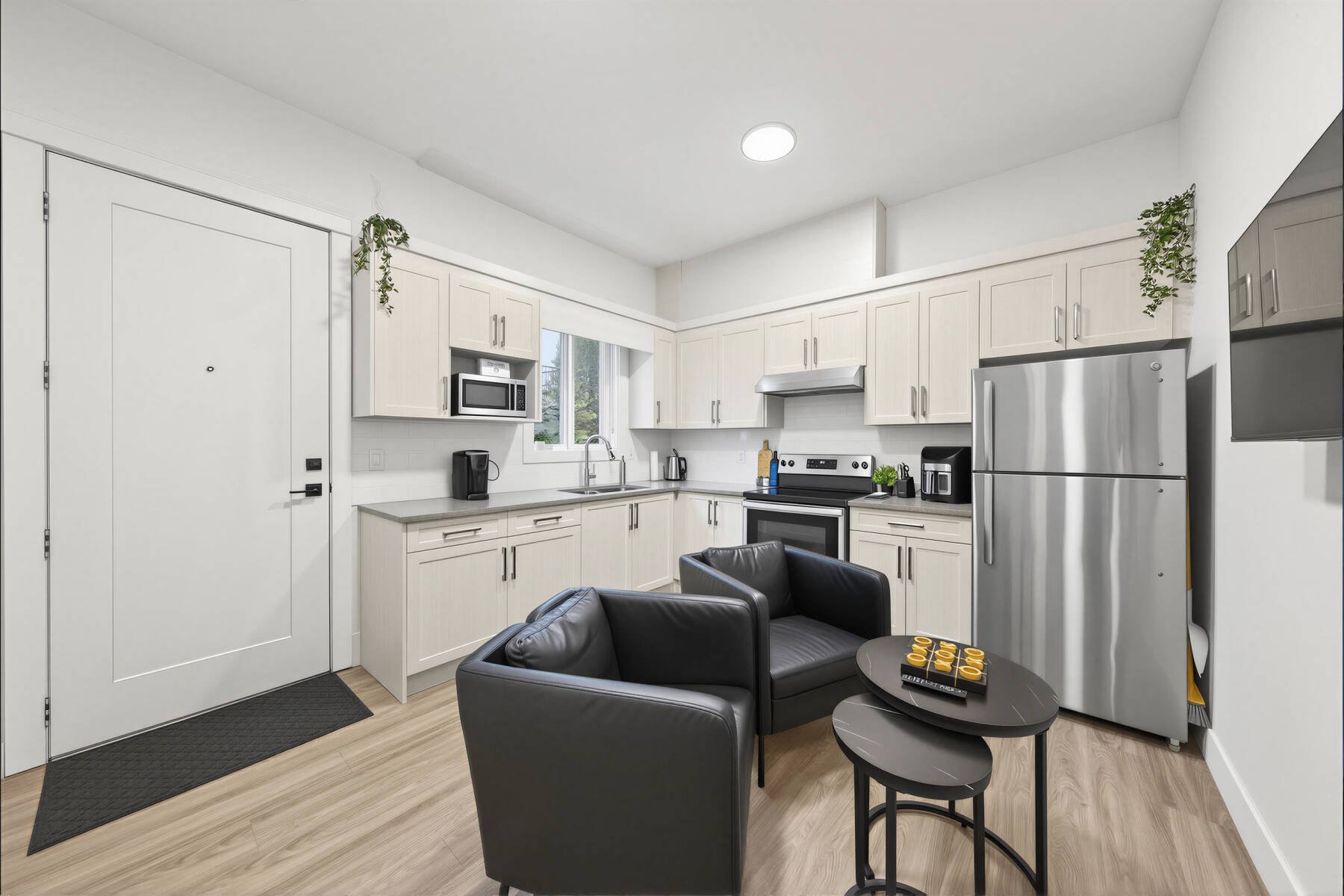 Bright & Modern 1-Bedroom Suite