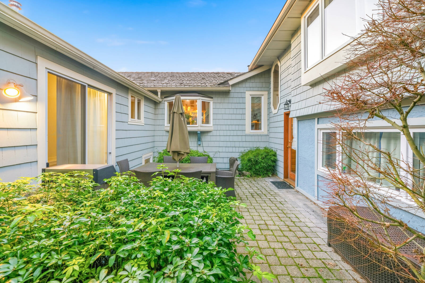 Location! Spacious suite near Dundarave and Waterfront