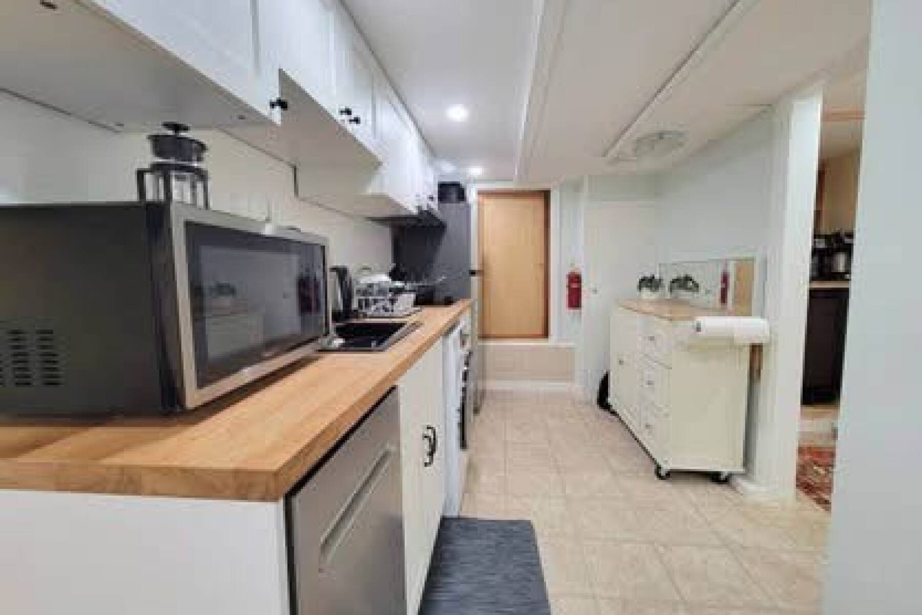 Location! Spacious suite near Dundarave and Waterfront