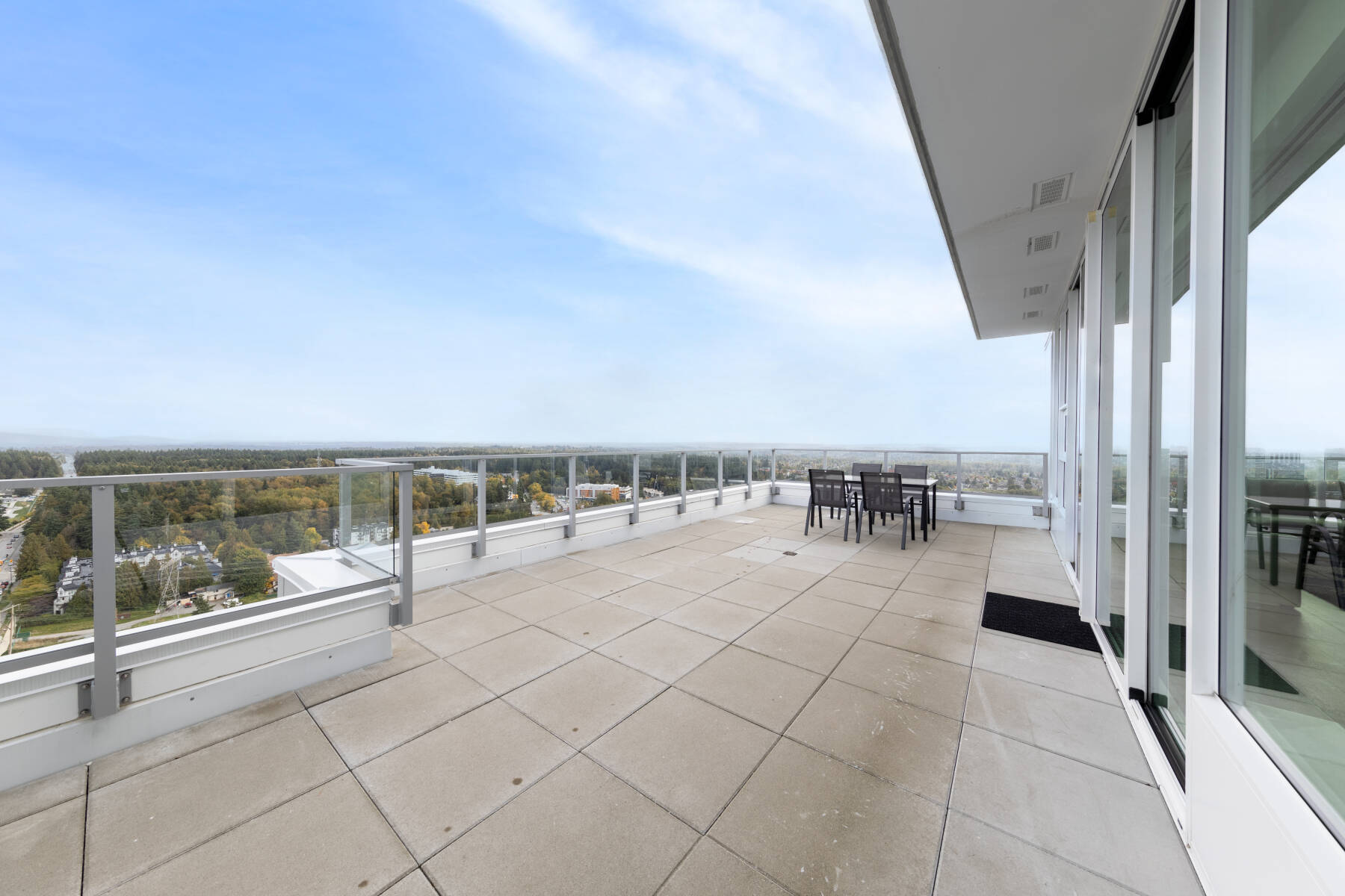 Modern Penthouse 3 Bedroom | Pool Hot Tub Gym