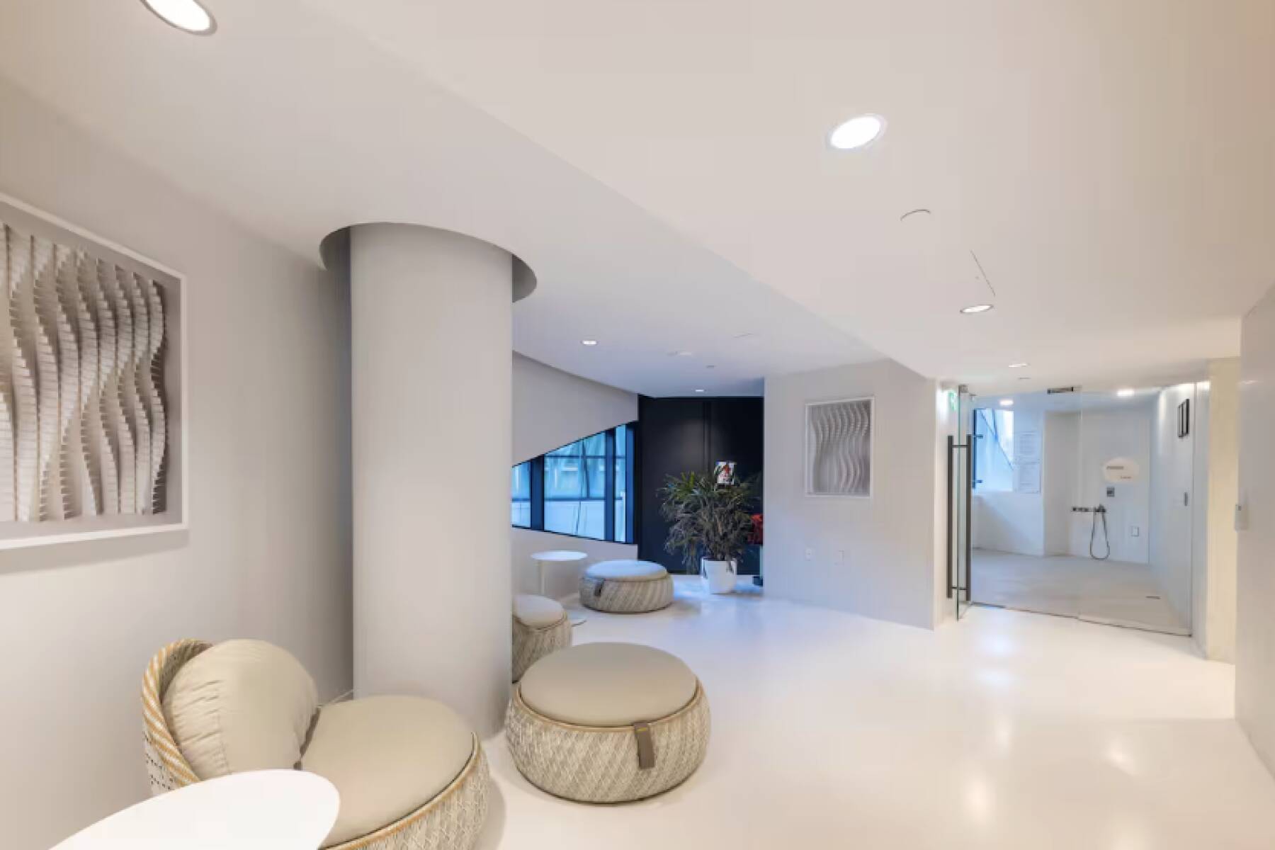 Luxury 1BR in Iconic Butterfly Tower Downtown Vancouver View