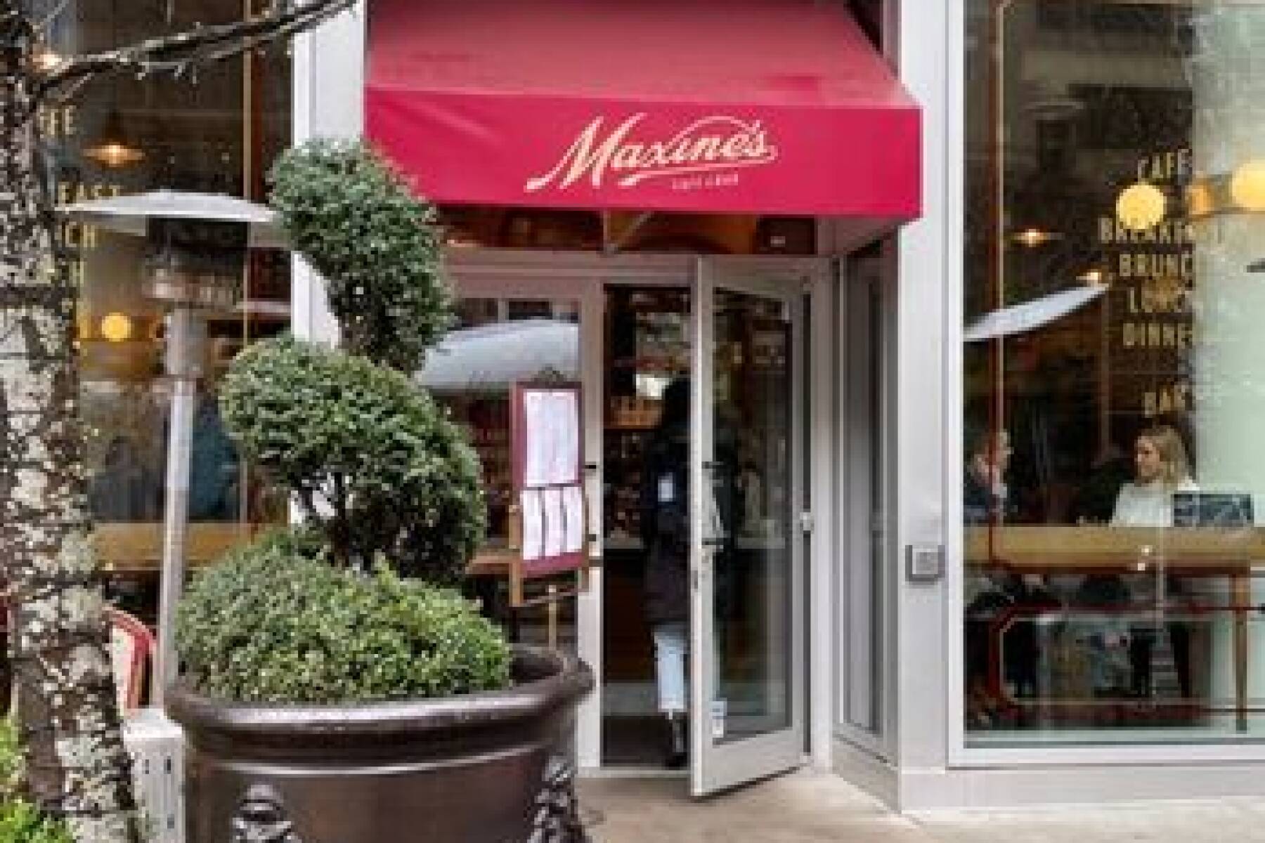 Luxury 1BR in Iconic Butterfly Tower Downtown Vancouver View