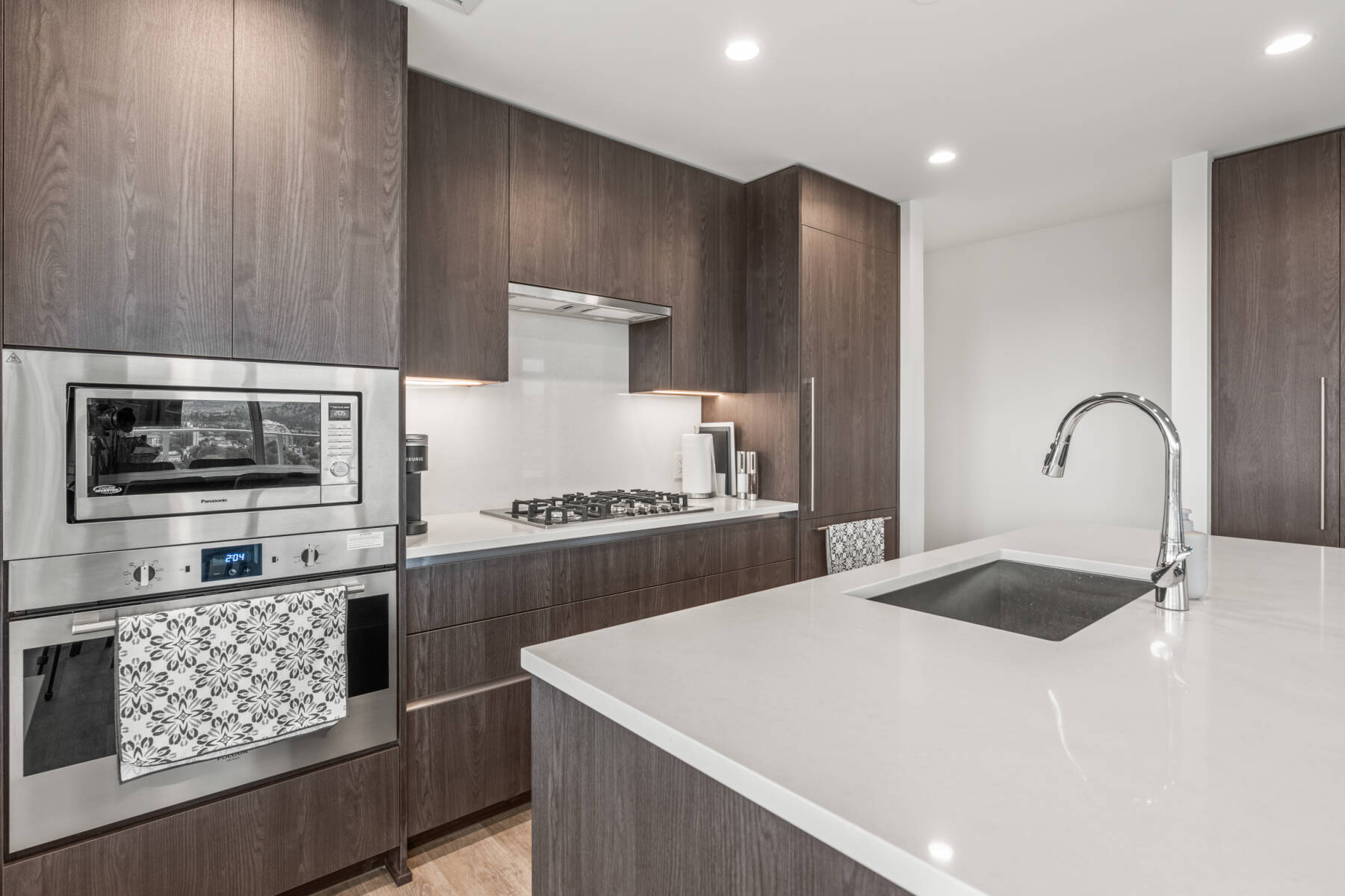 New Modern Lakefront Condo with stunning Water View