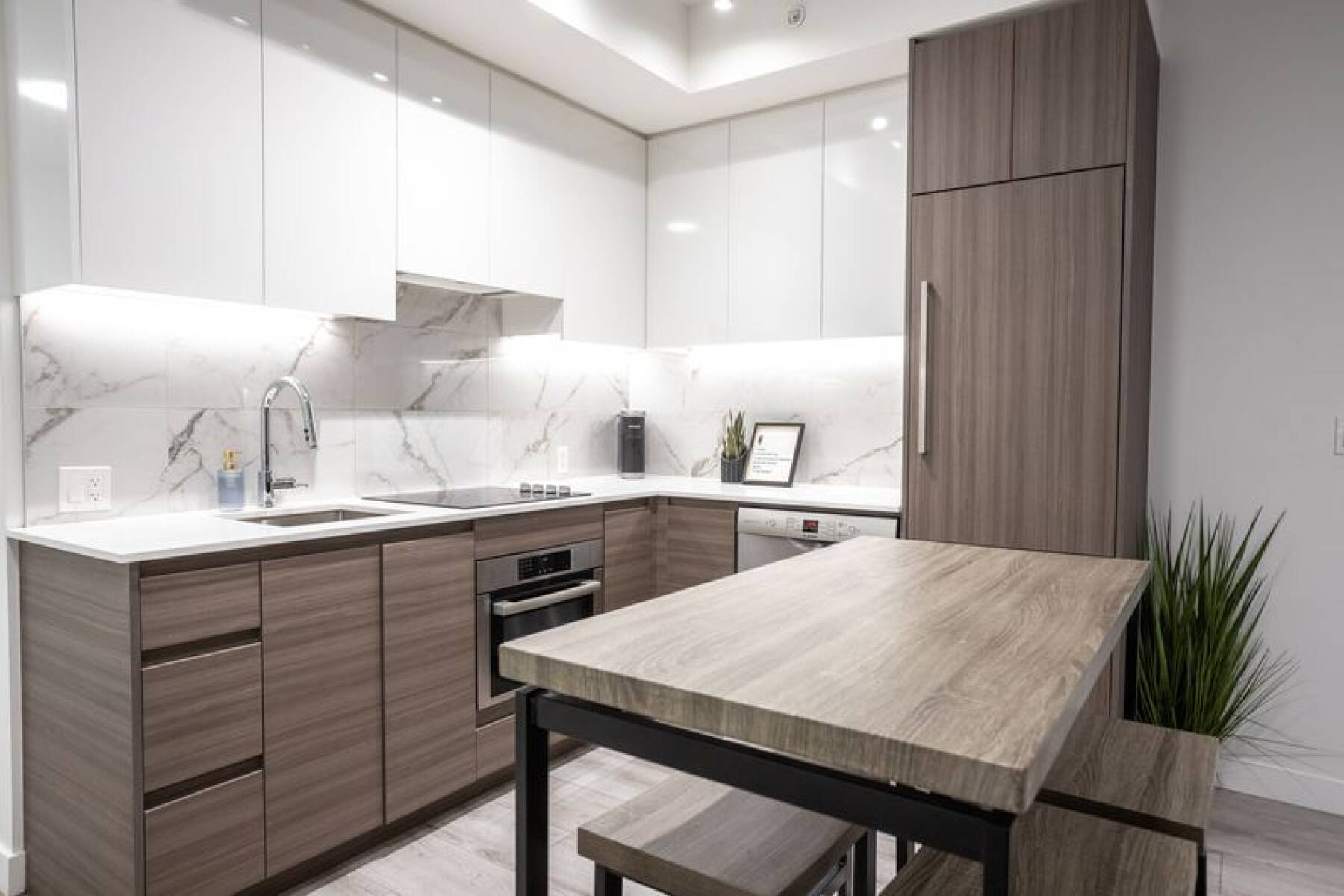 Surrey/Gateway Skyline Views 2 Bed 2 Bath