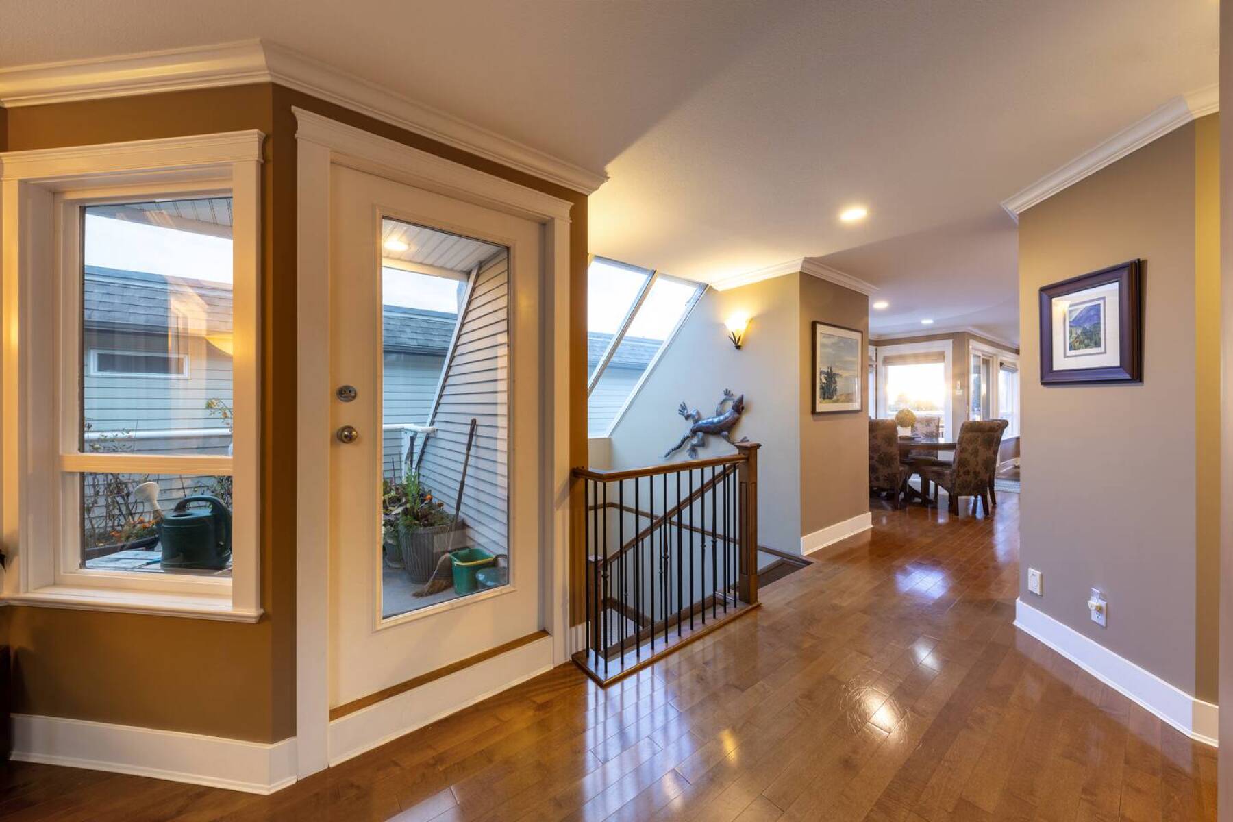 White Rock Beach House walking distance to beach