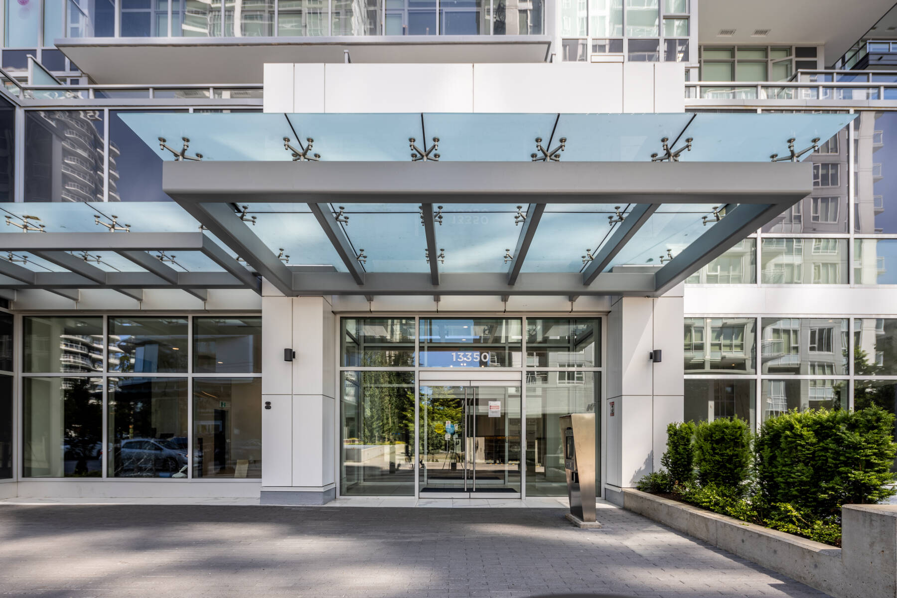 Brand New Luxury Skyline 2 Bedroom Condo 19 Floor