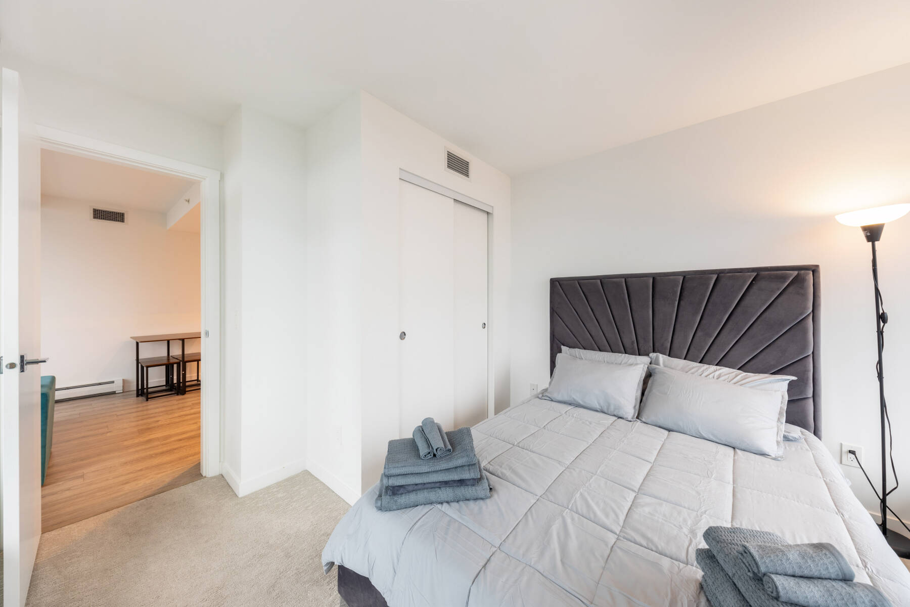 Brand New Luxury Skyline 2 Bedroom Condo 19 Floor