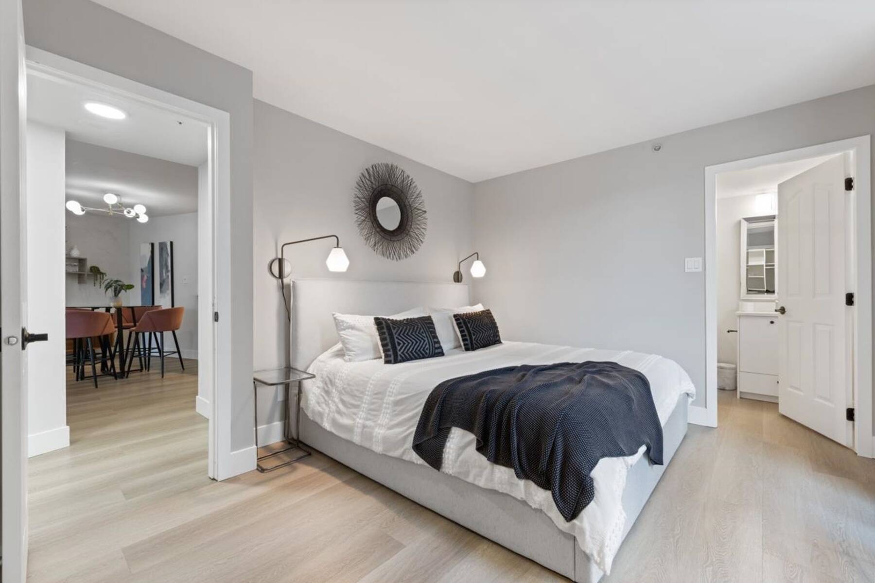 Stylish, 2 Bed, 2 Bath Executive Suite in Great Location