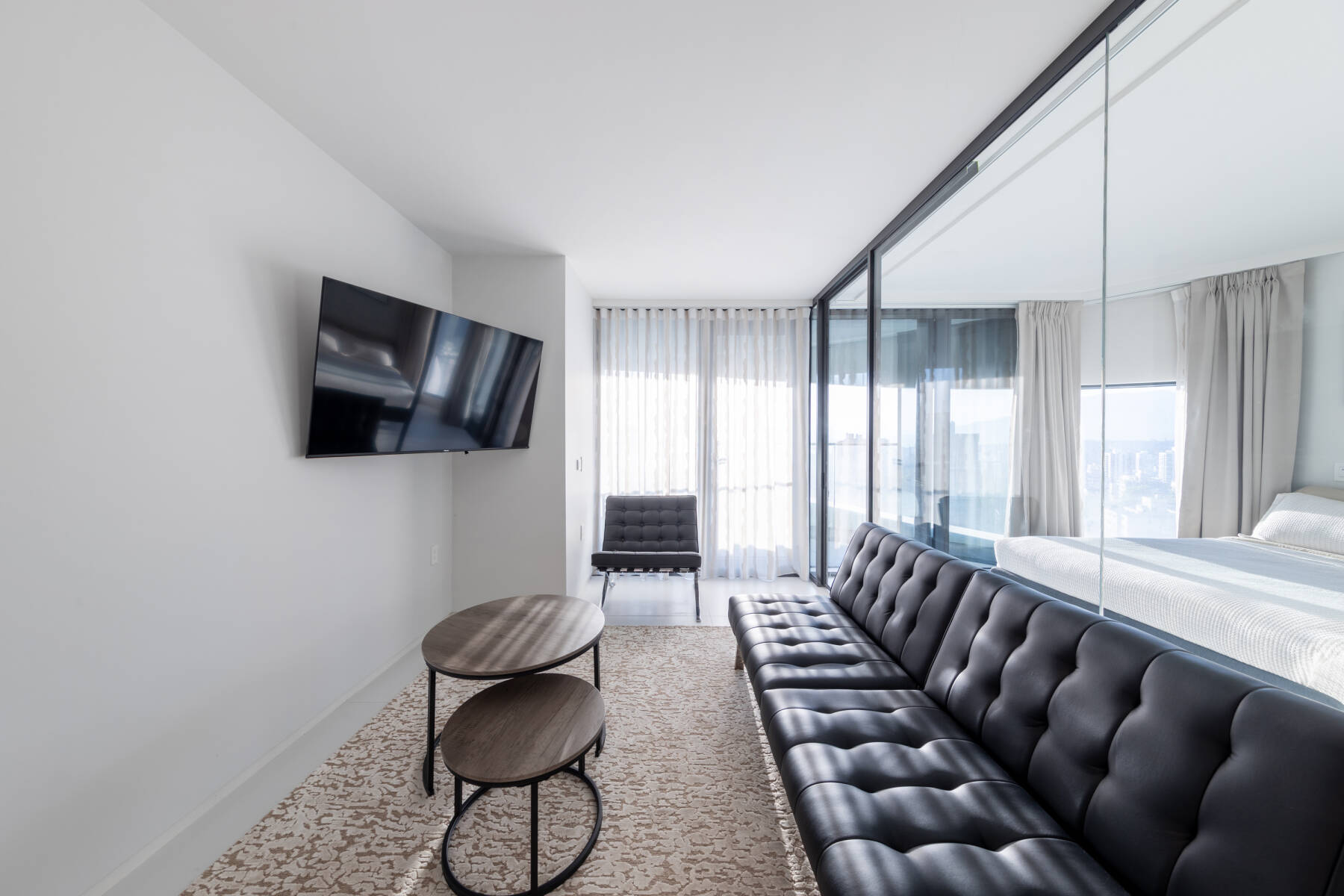 Modern 1BR w/ Views in Downtown