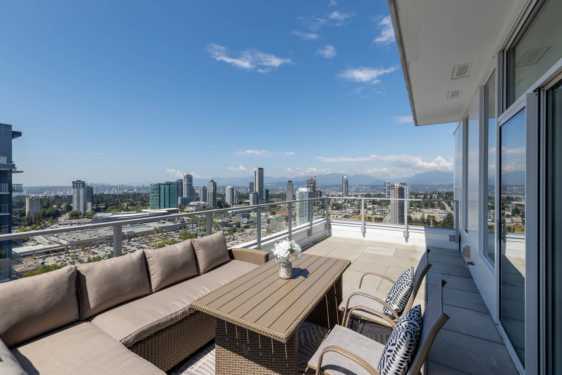 Luxury Penthouse 3 Bedroom | Pool Hot Tub Gym