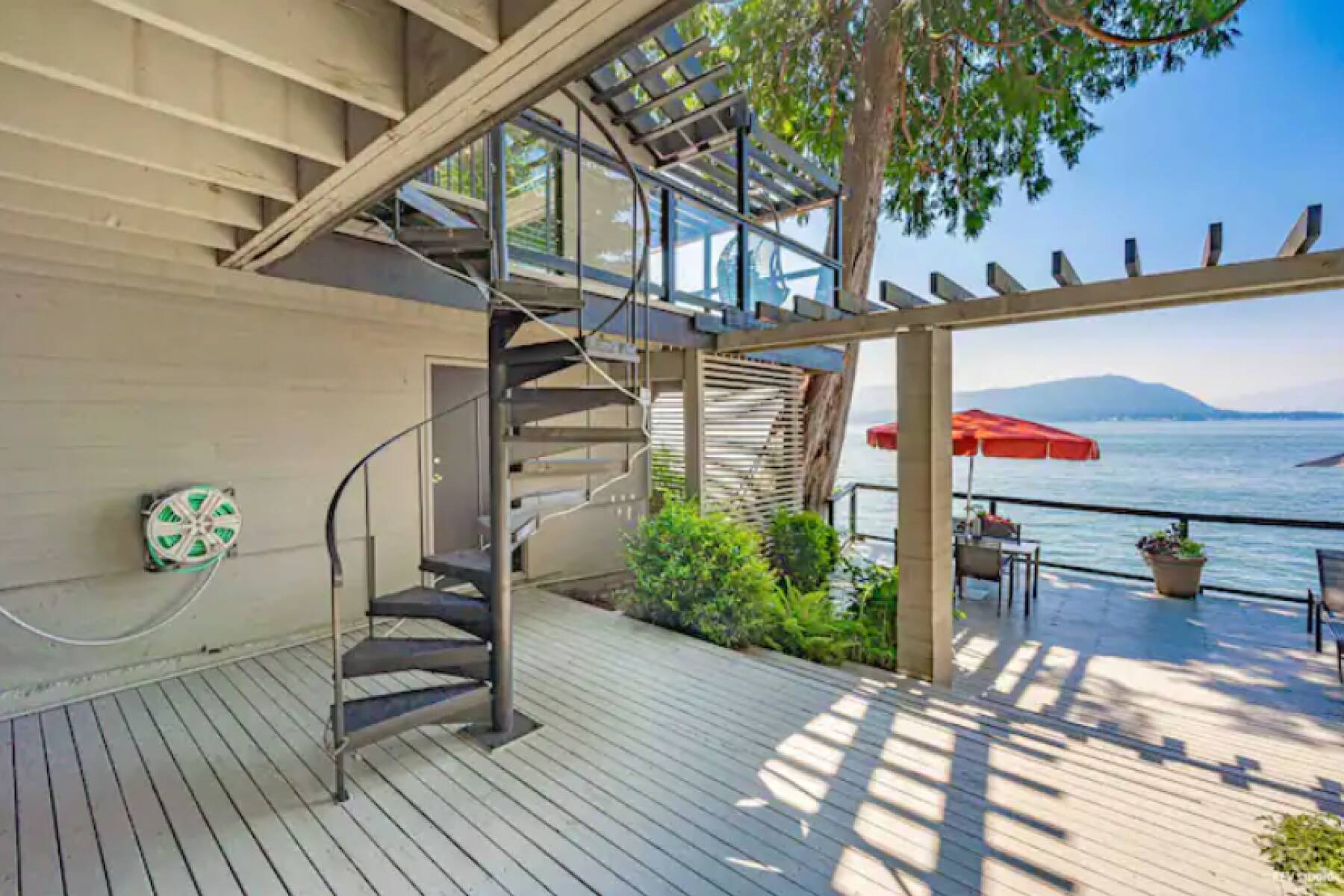 Waterfront West Van Cottage, 3 Bed, 2 Bath, Howe Sound Views