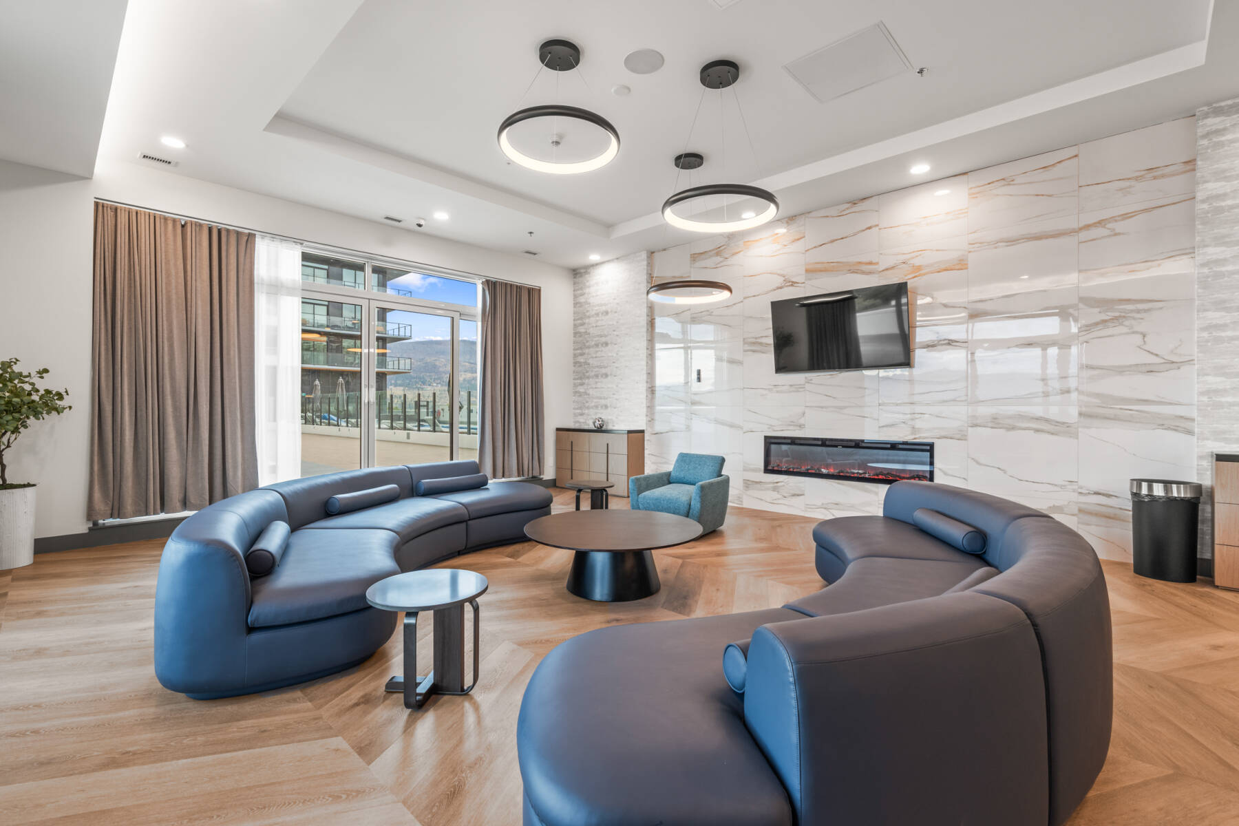 New Modern Lakefront Condo with stunning Water View