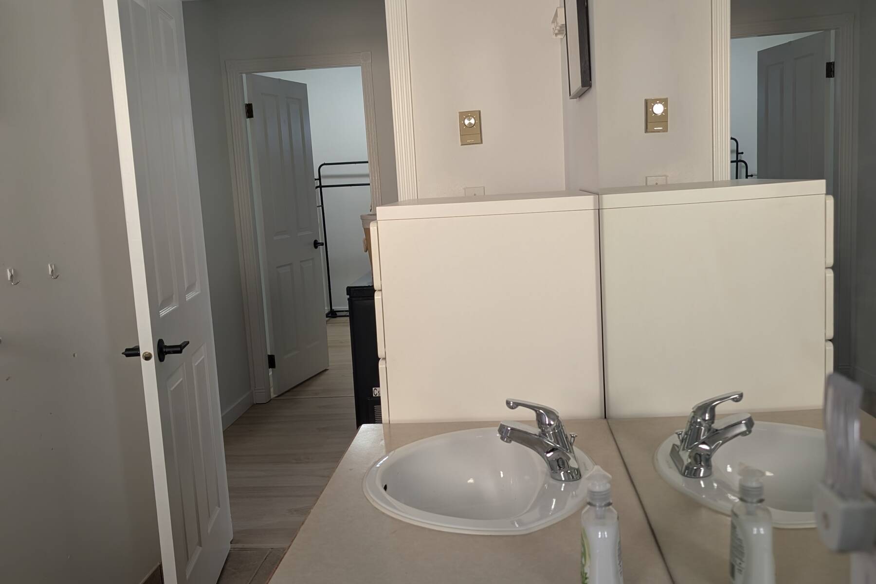 A Peaceful Uptown Towhouse Retreat (Pet Friendly)