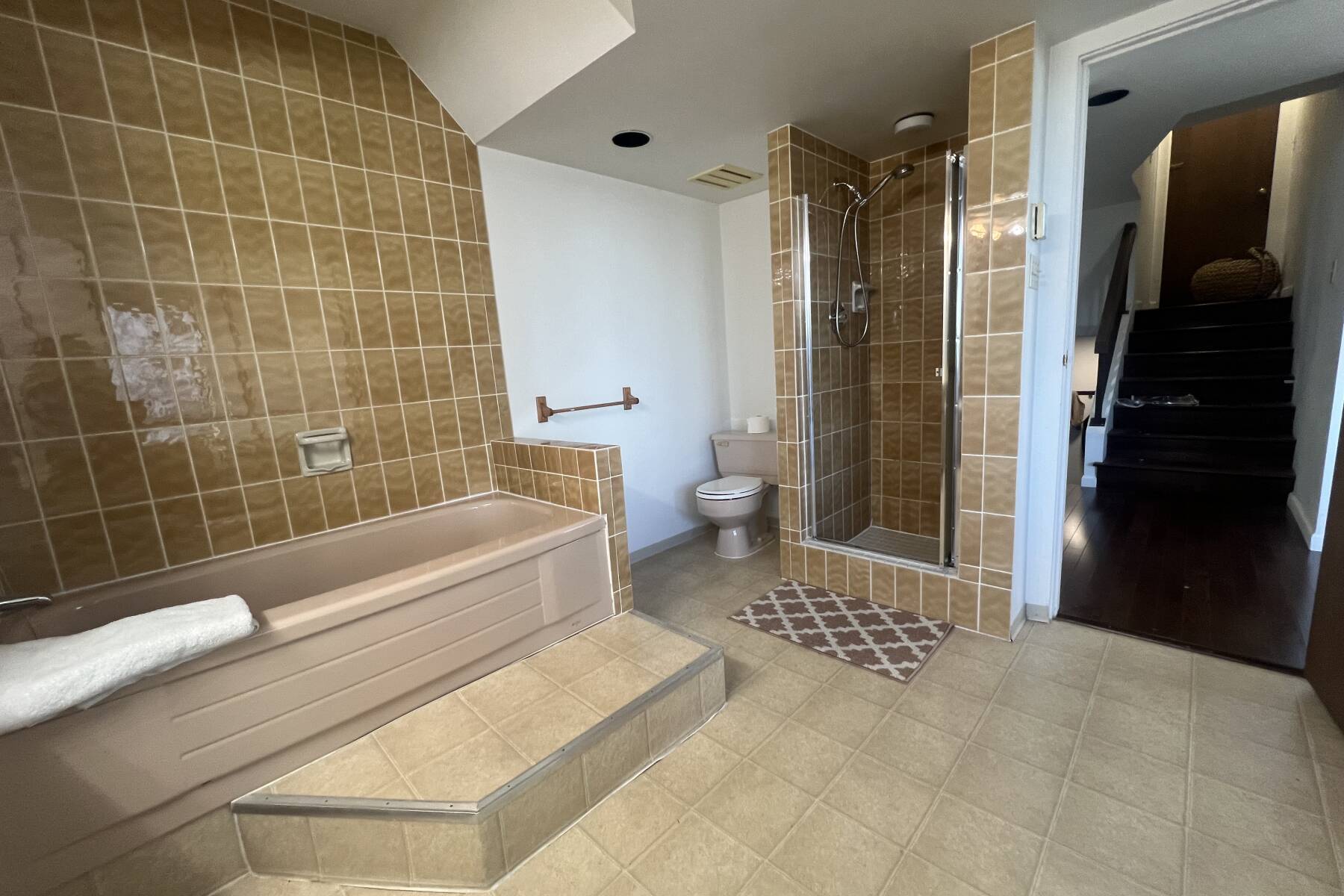 Ocean-View Loft | West End | 2 Bed + 2 Bath | Furnished