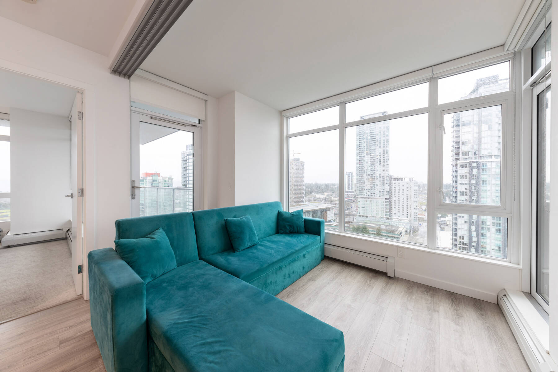 Brand New Luxury Skyline 2 Bedroom Condo 19 Floor