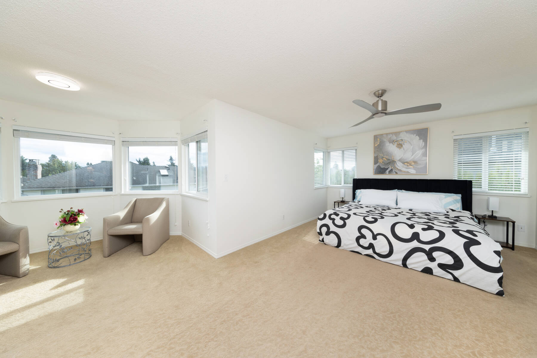 Spacious Home Close to Airport