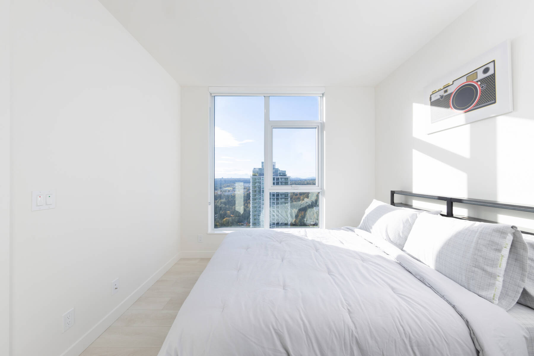 Relaxing Riverside 2BR Near Shops & Parks