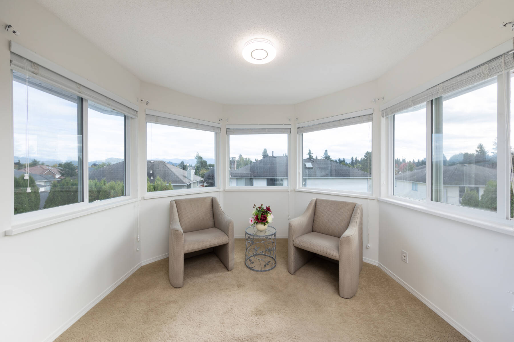 Spacious Home Close to Airport