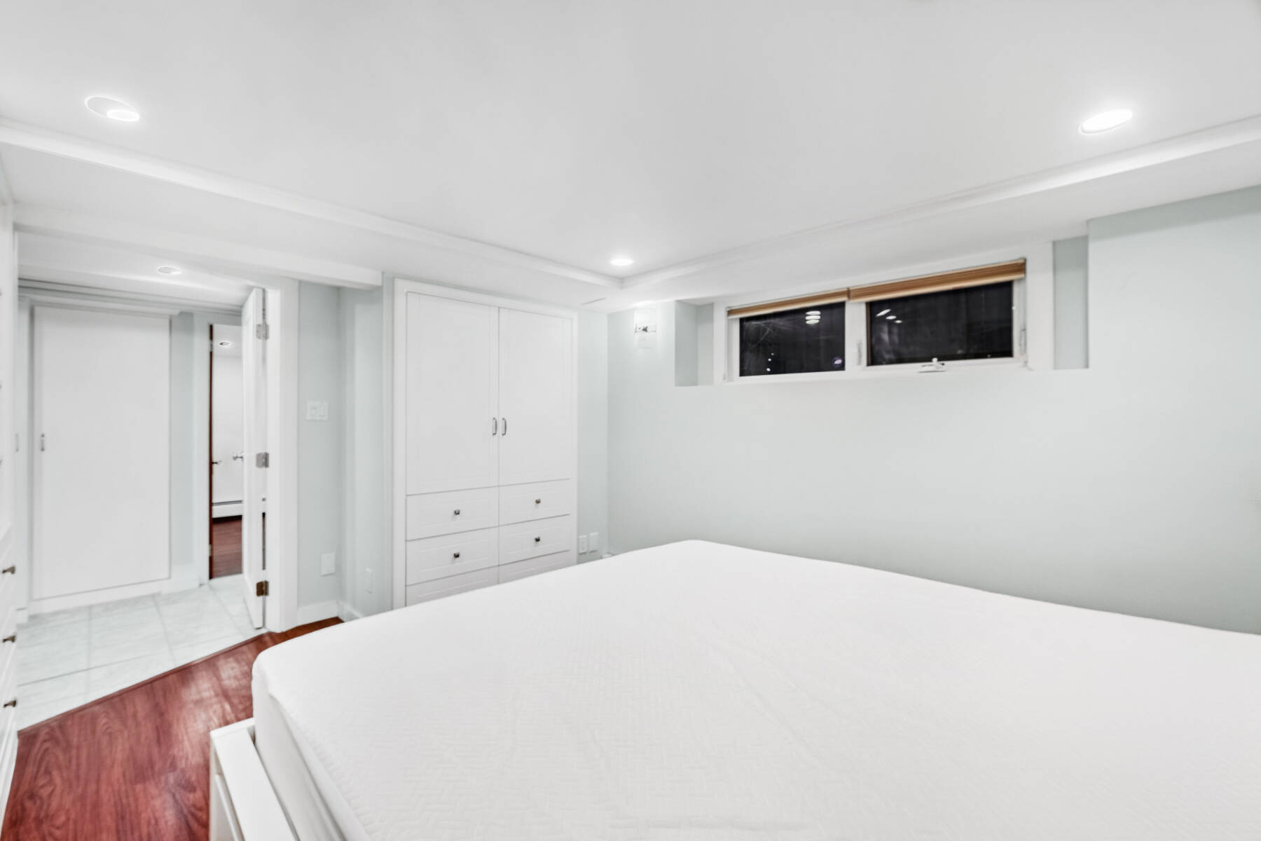 Location! Spacious suite near Dundarave and Waterfront