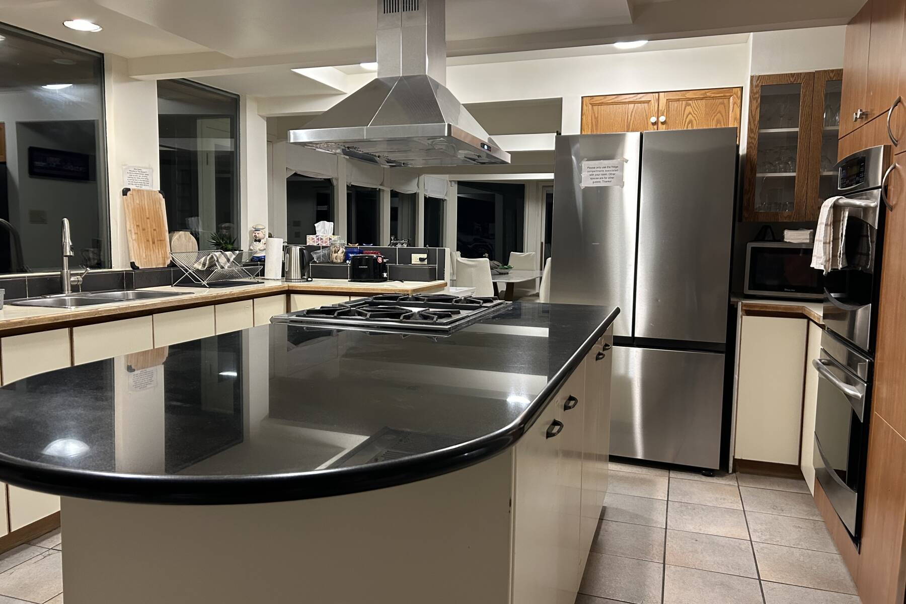 5-Bedroom North Van Home with Pool/Hot Tub, Beautiful Views