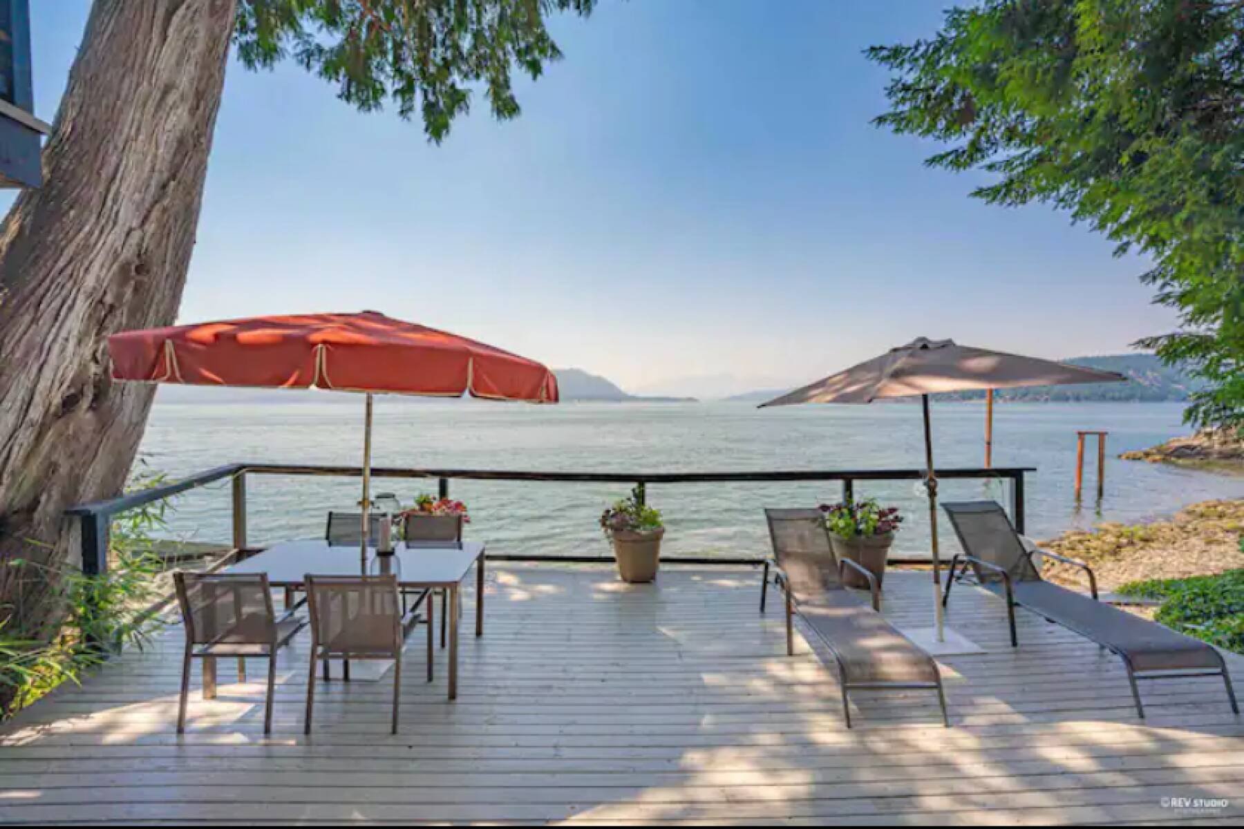 Waterfront West Van Cottage, 3 Bed, 2 Bath, Howe Sound Views