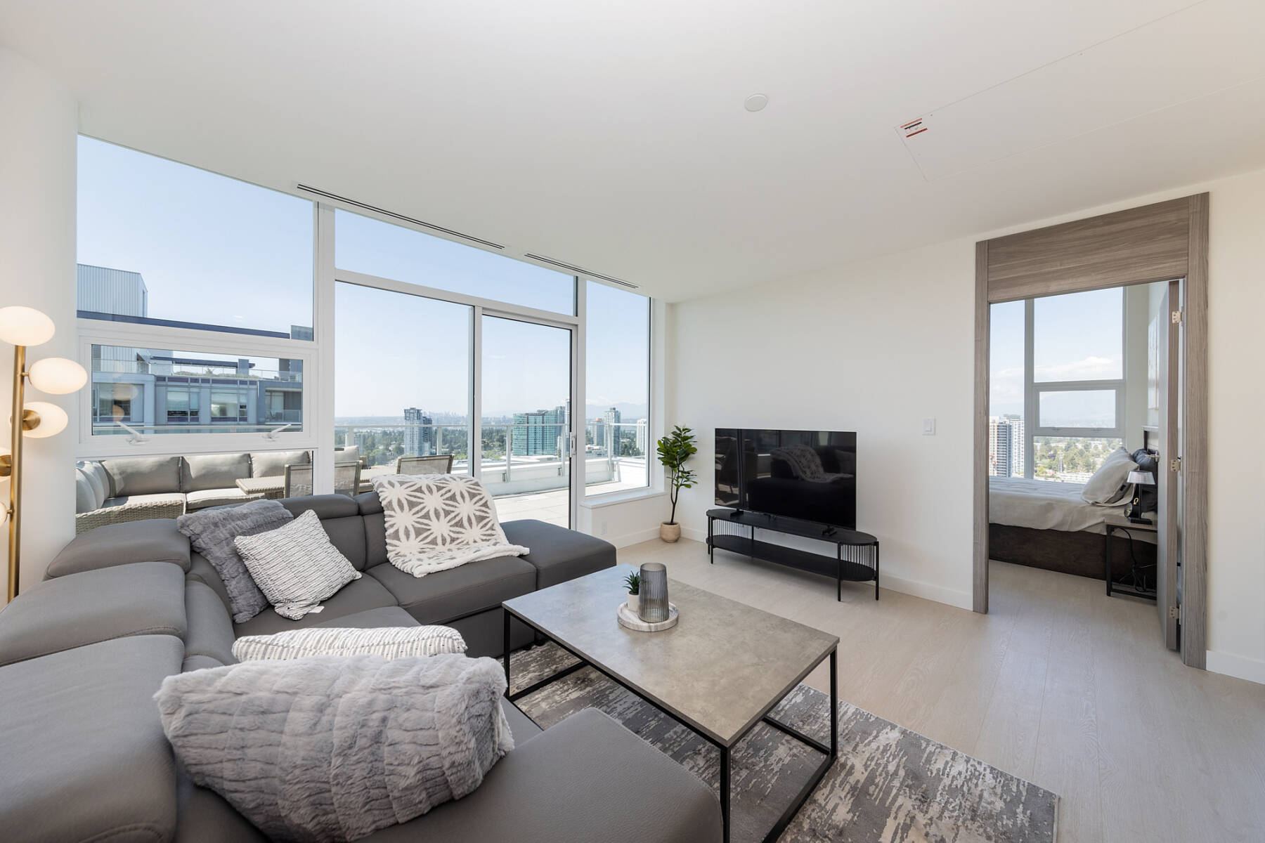 Luxury Penthouse 3 Bedroom | Pool Hot Tub Gym