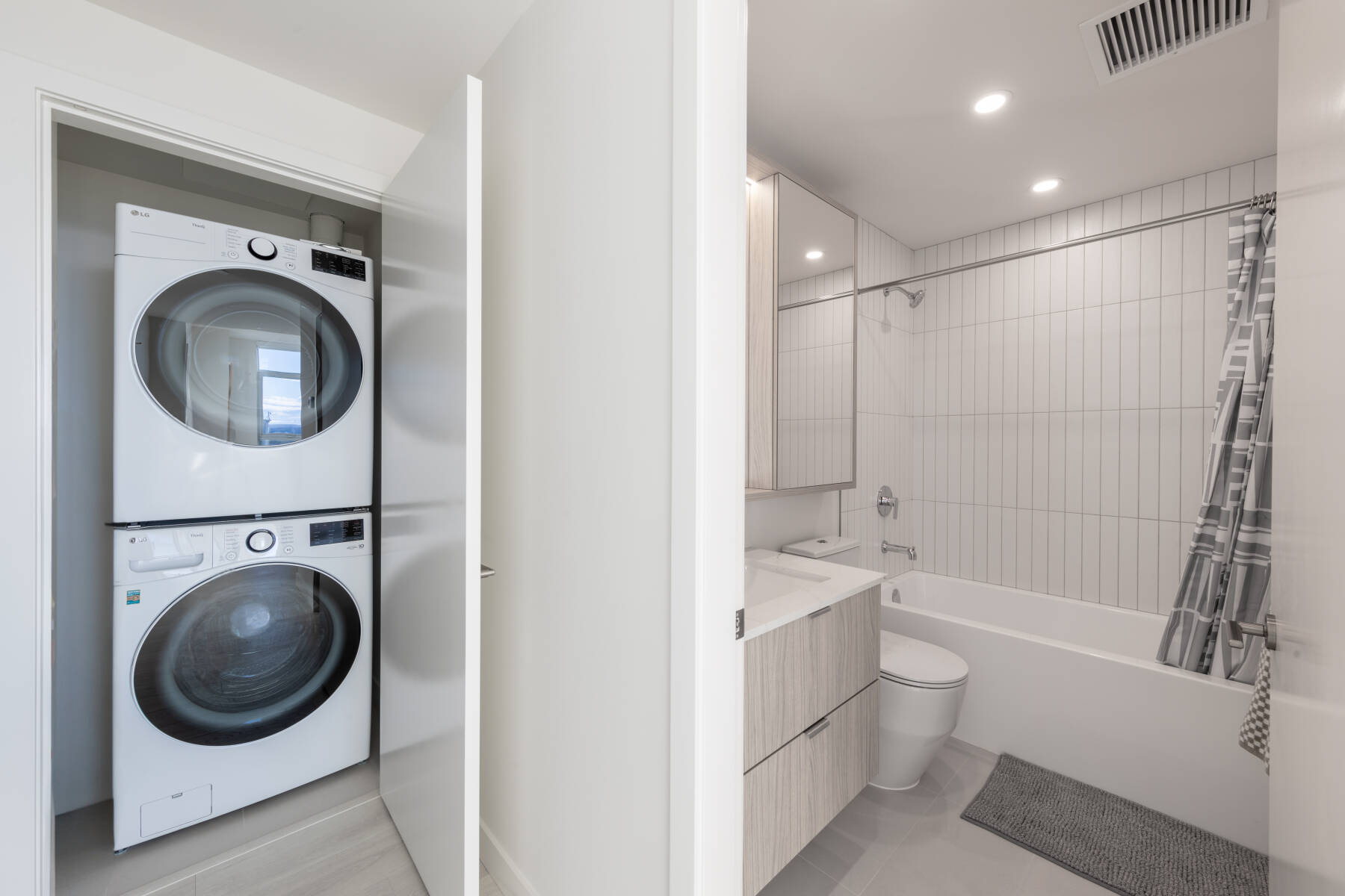 Relaxing Riverside 2BR Near Shops & Parks