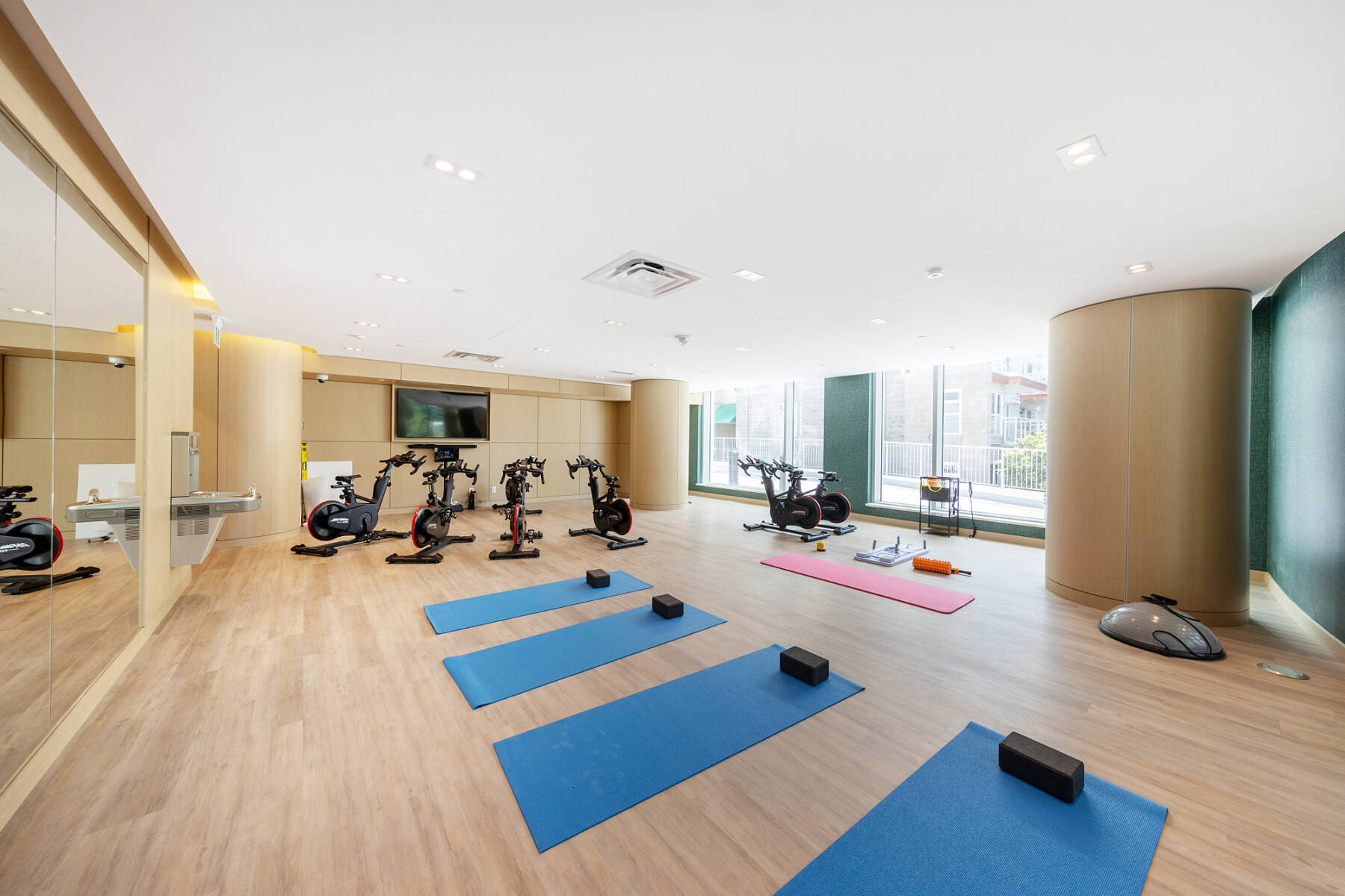 Luxury Penthouse 3 Bedroom | Pool Hot Tub Gym