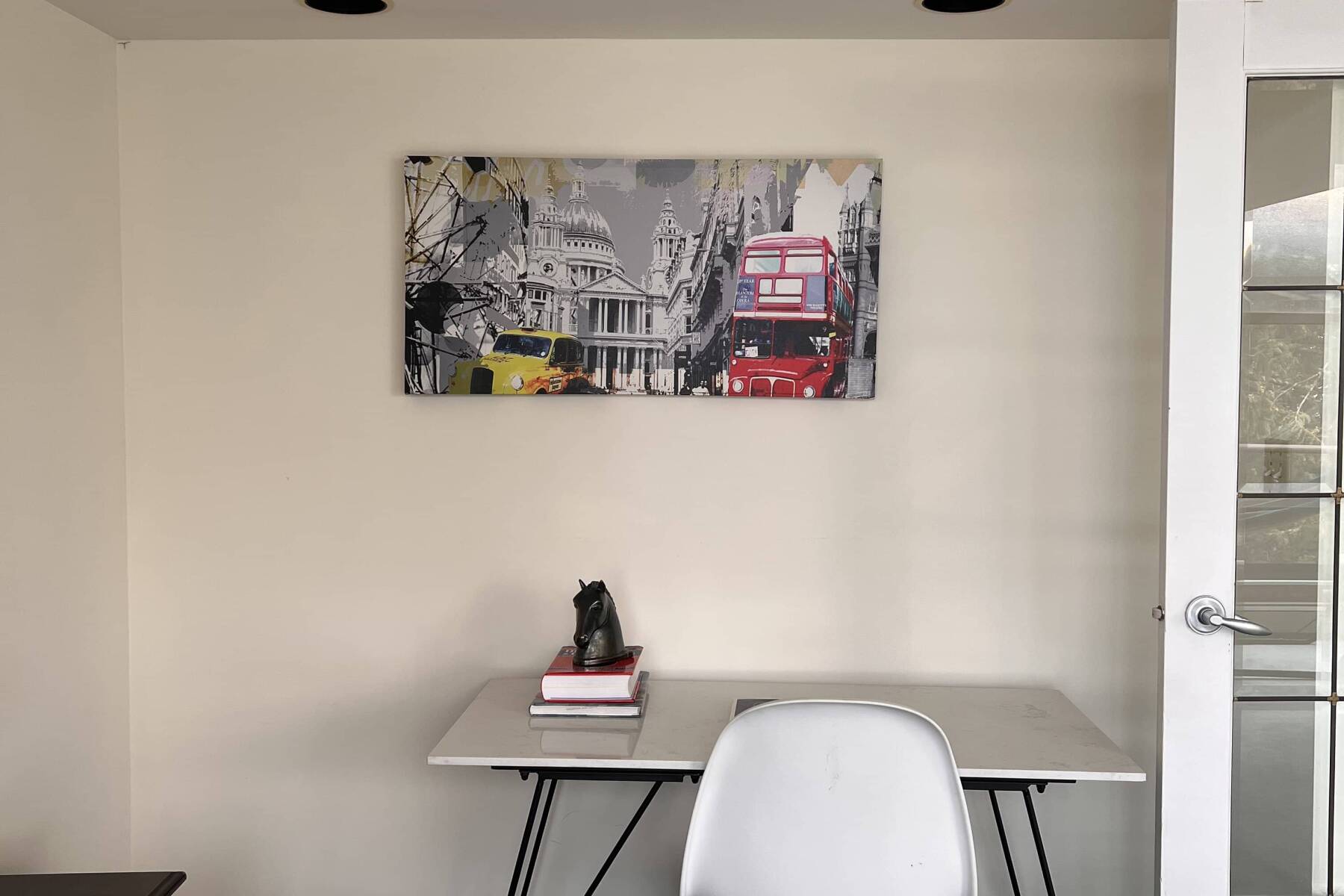 5-Bedroom North Van Home with Pool/Hot Tub, Beautiful Views