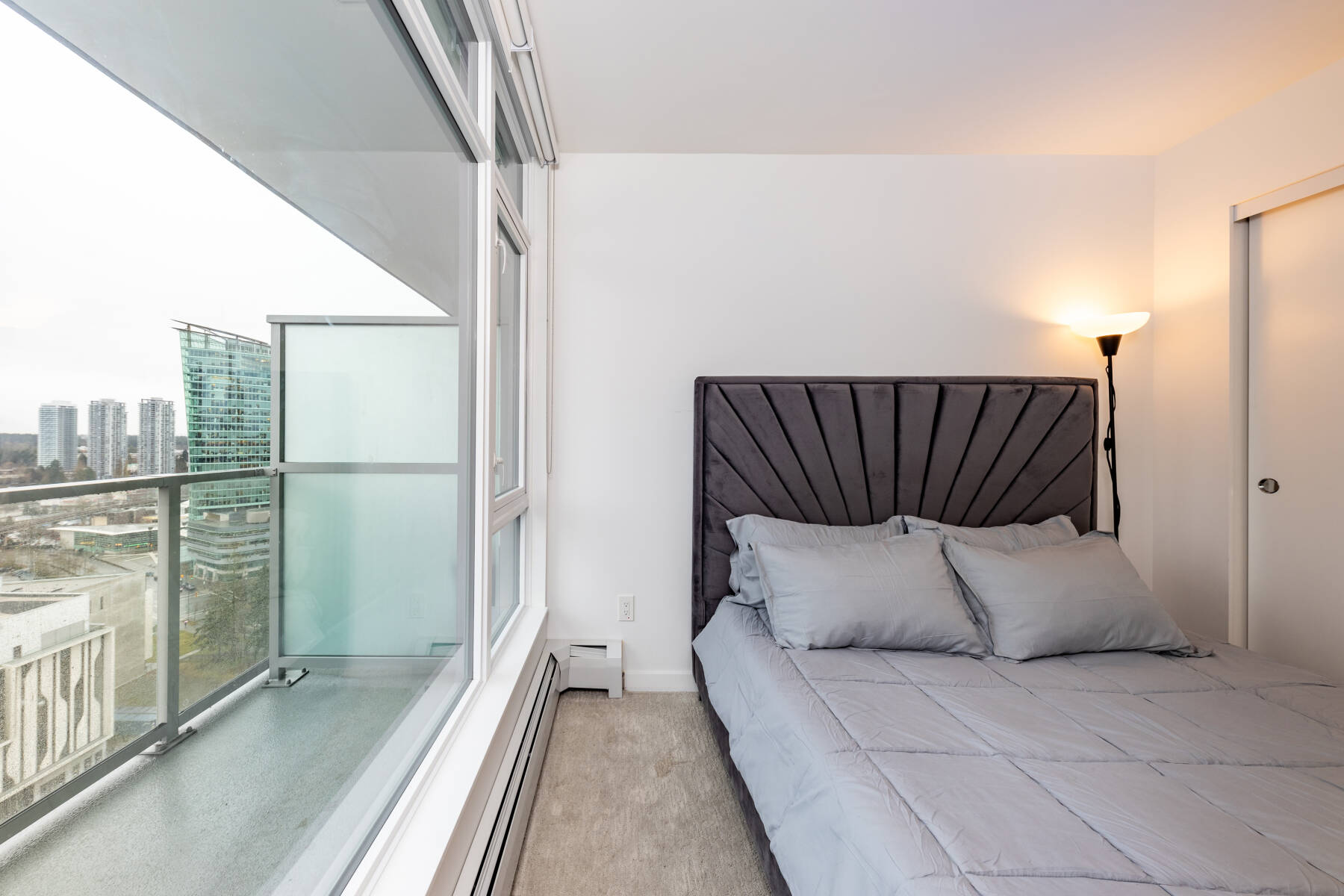 Brand New Luxury Skyline 2 Bedroom Condo 19 Floor