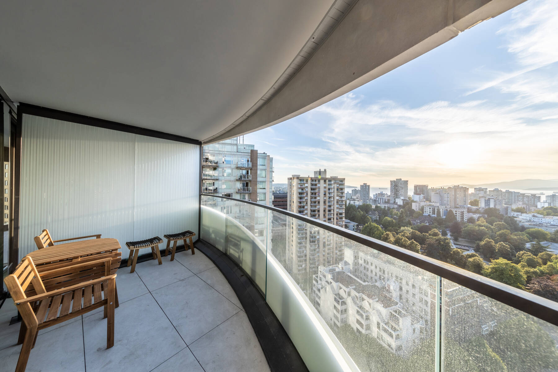 Modern 1BR w/ Views in Downtown