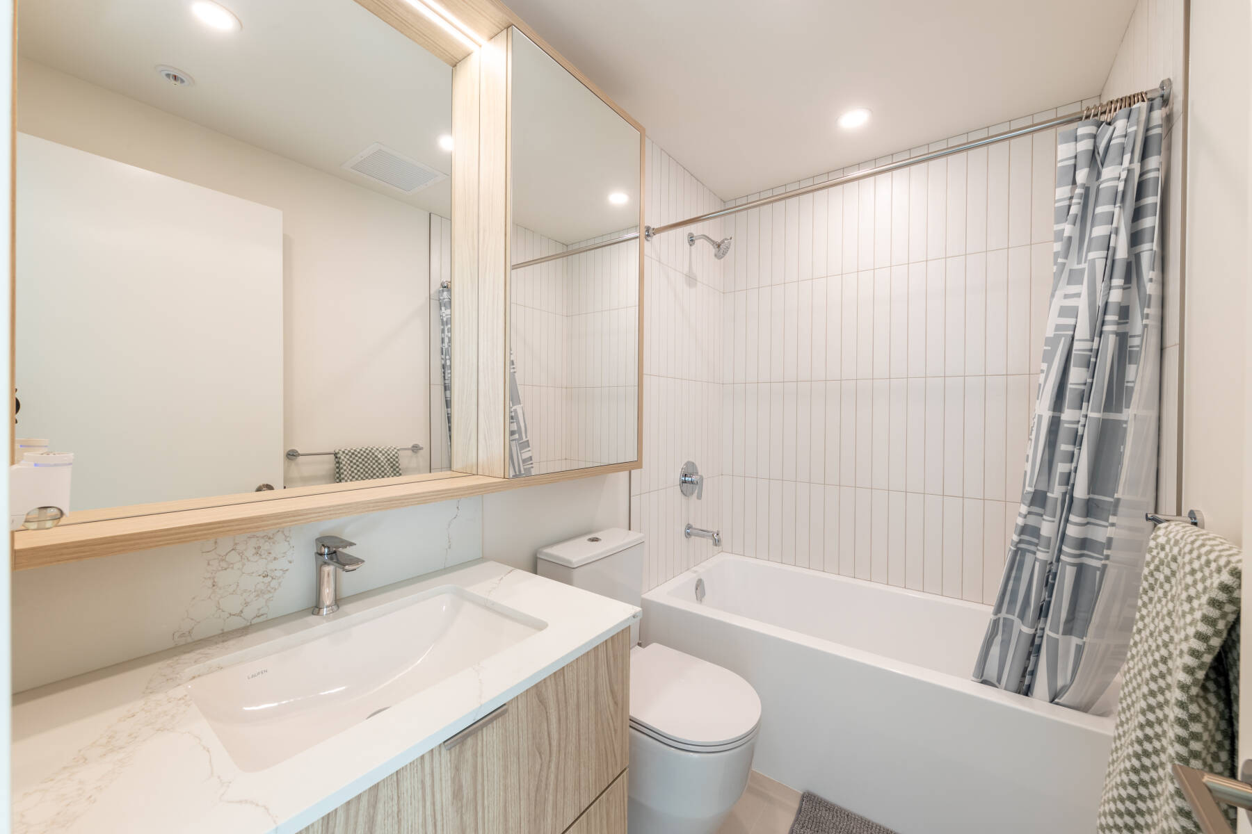 Relaxing Riverside 2BR Near Shops & Parks