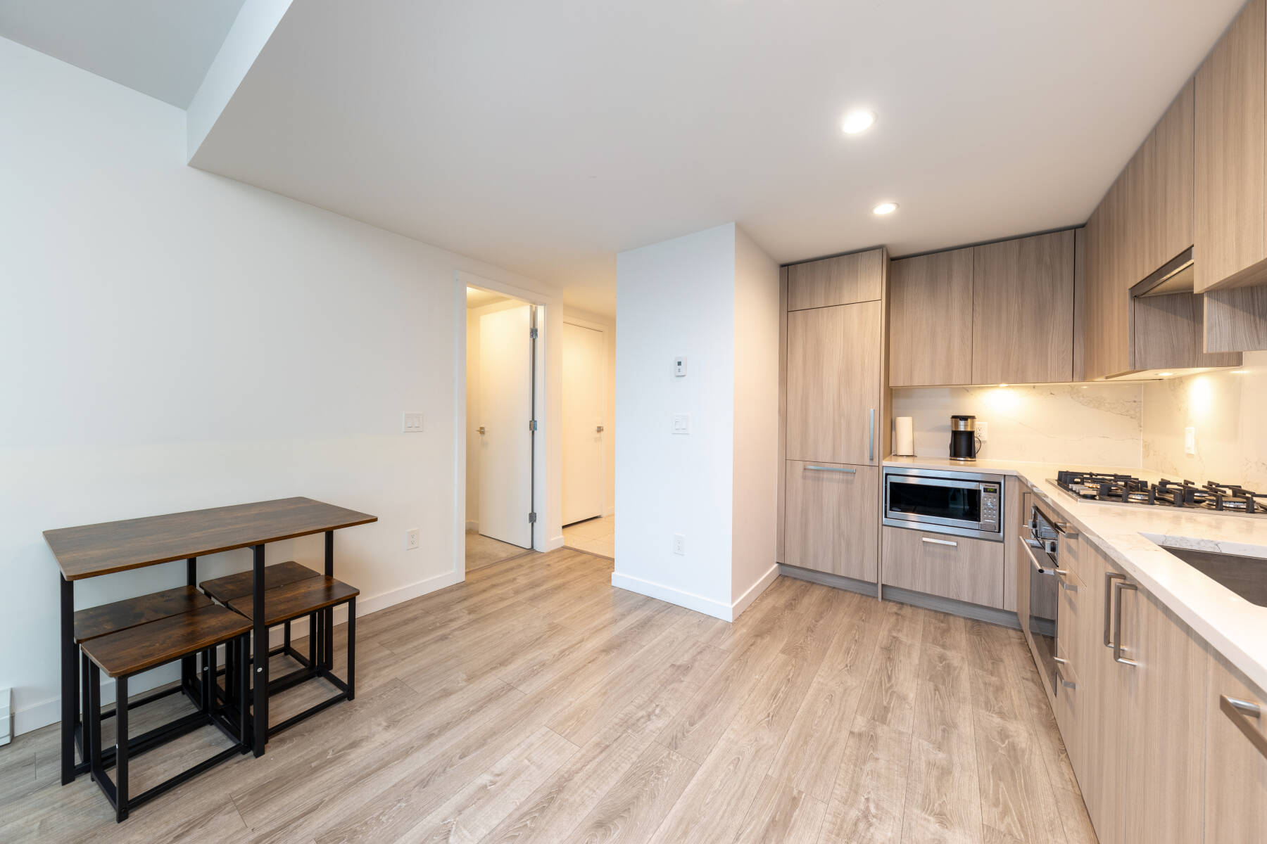 Brand New Luxury Skyline 2 Bedroom Condo 19 Floor