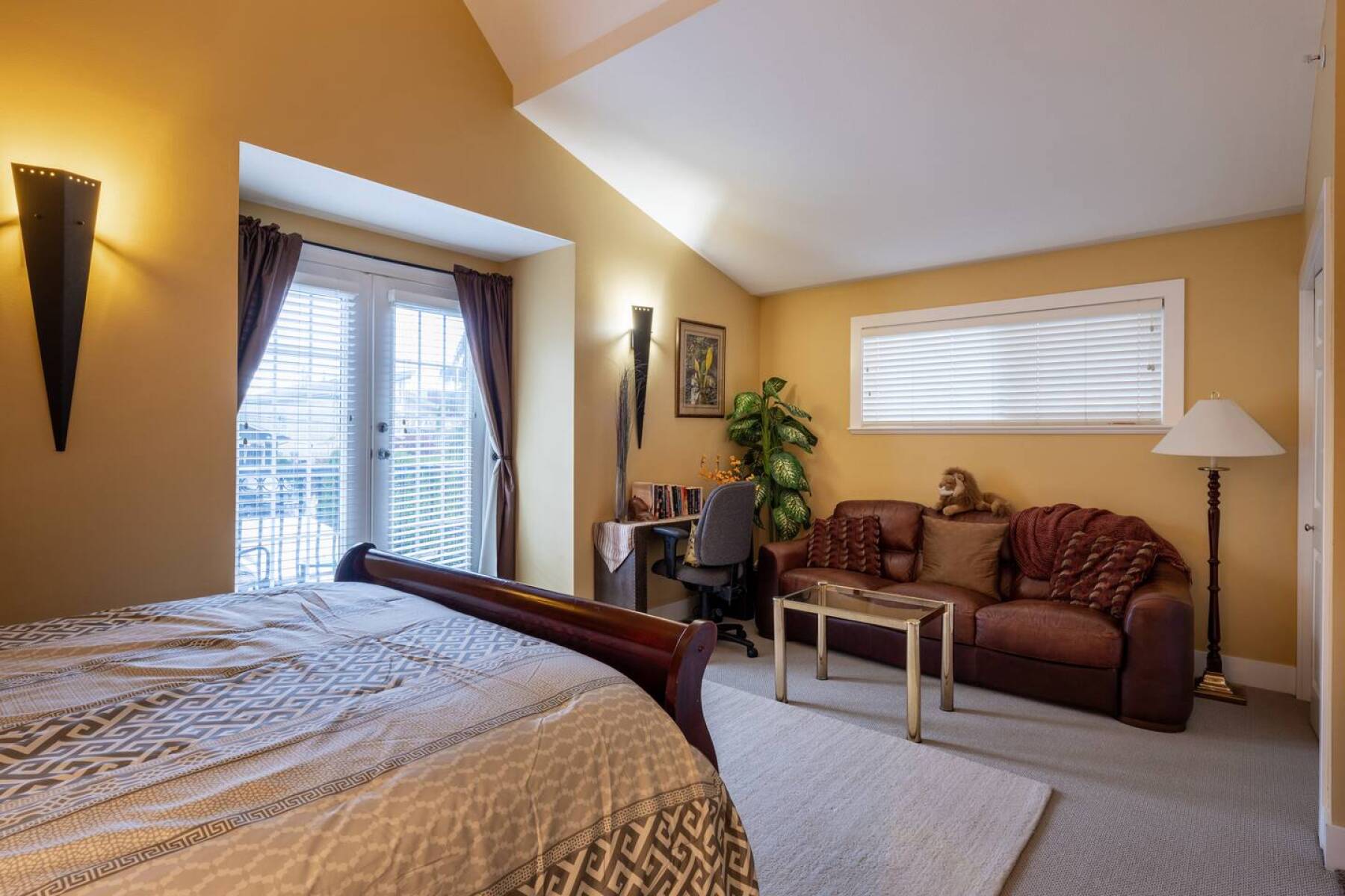 White Rock Beach House walking distance to beach