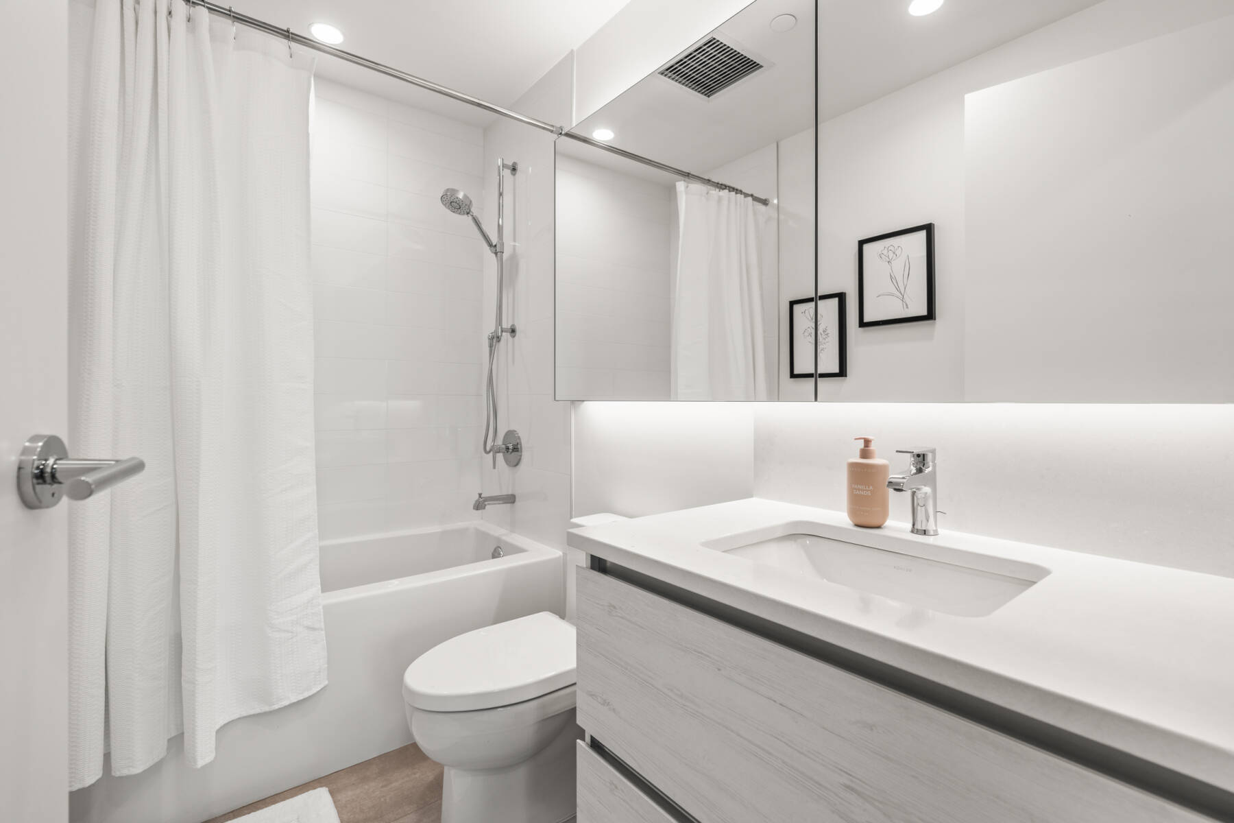 New Modern Lakefront Condo with stunning Water View