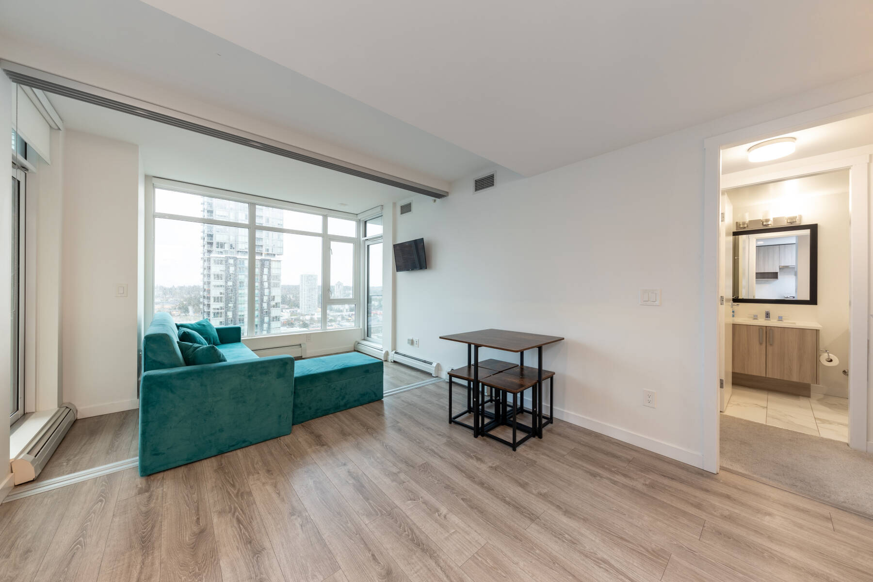 Brand New Luxury Skyline 2 Bedroom Condo 19 Floor