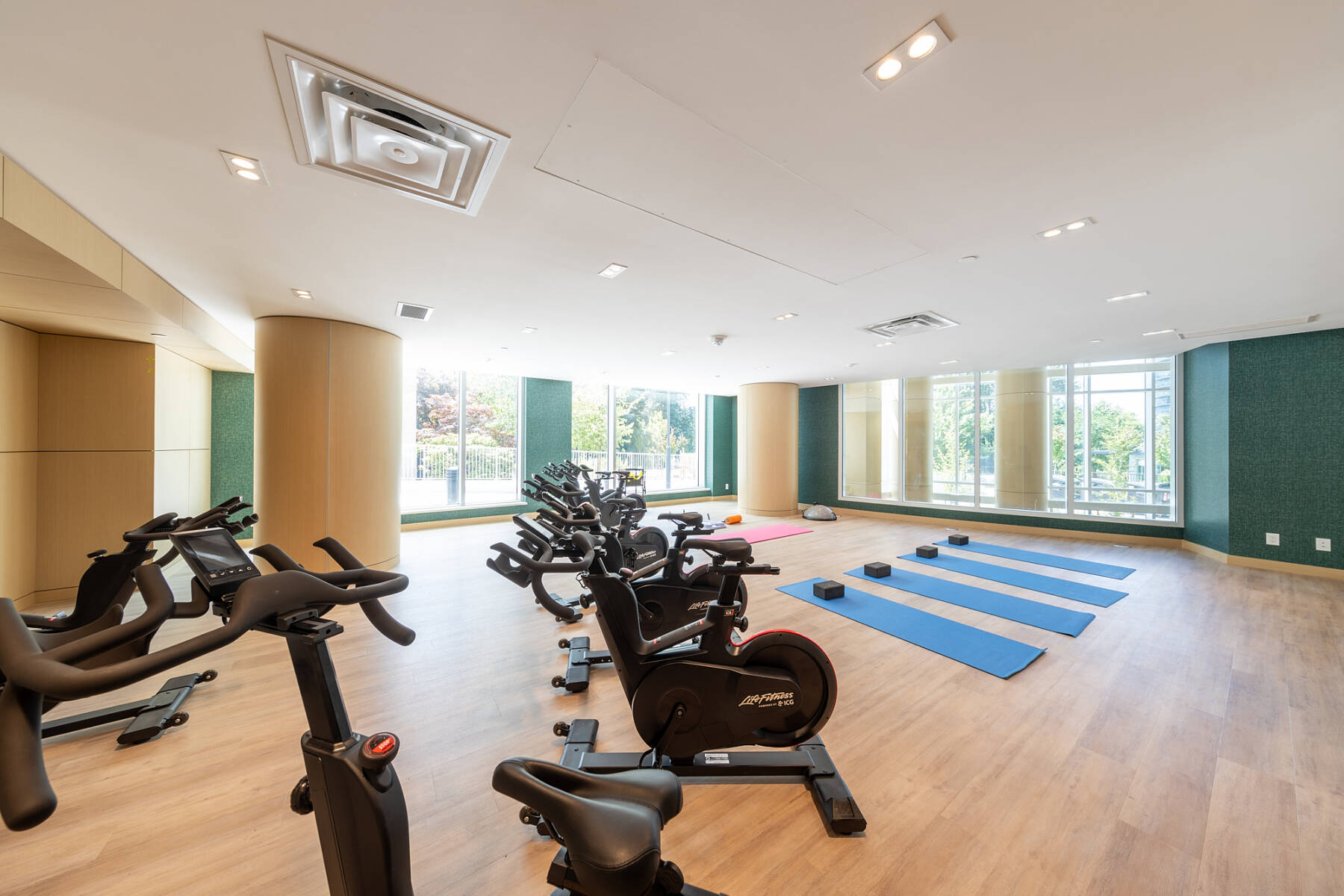 Luxury Penthouse 3 Bedroom | Pool Hot Tub Gym