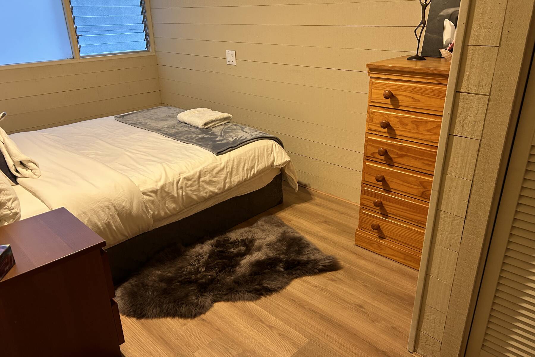 Waterfront West Van Cottage, 3 Bed, 2 Bath, Howe Sound Views