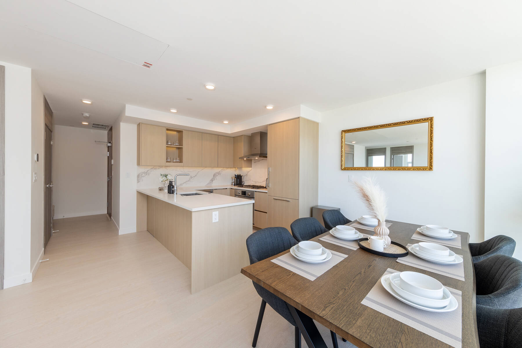 Luxury Penthouse 3 Bedroom | Pool Hot Tub Gym