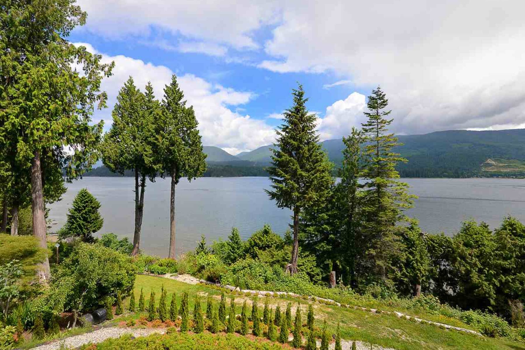 Porpoise Bay Waterfront Home, 4 bedroom, 3 bathroom