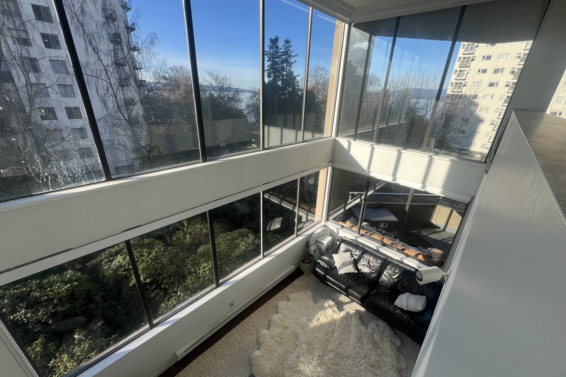 Ocean-View Loft | West End | 2 Bed + 2 Bath | Furnished