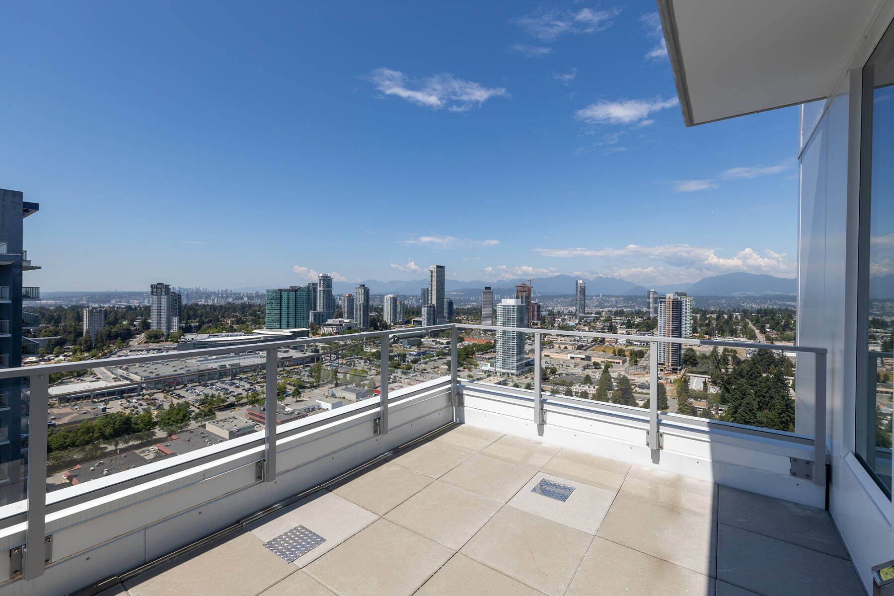 Luxury Penthouse 3 Bedroom | Pool Hot Tub Gym