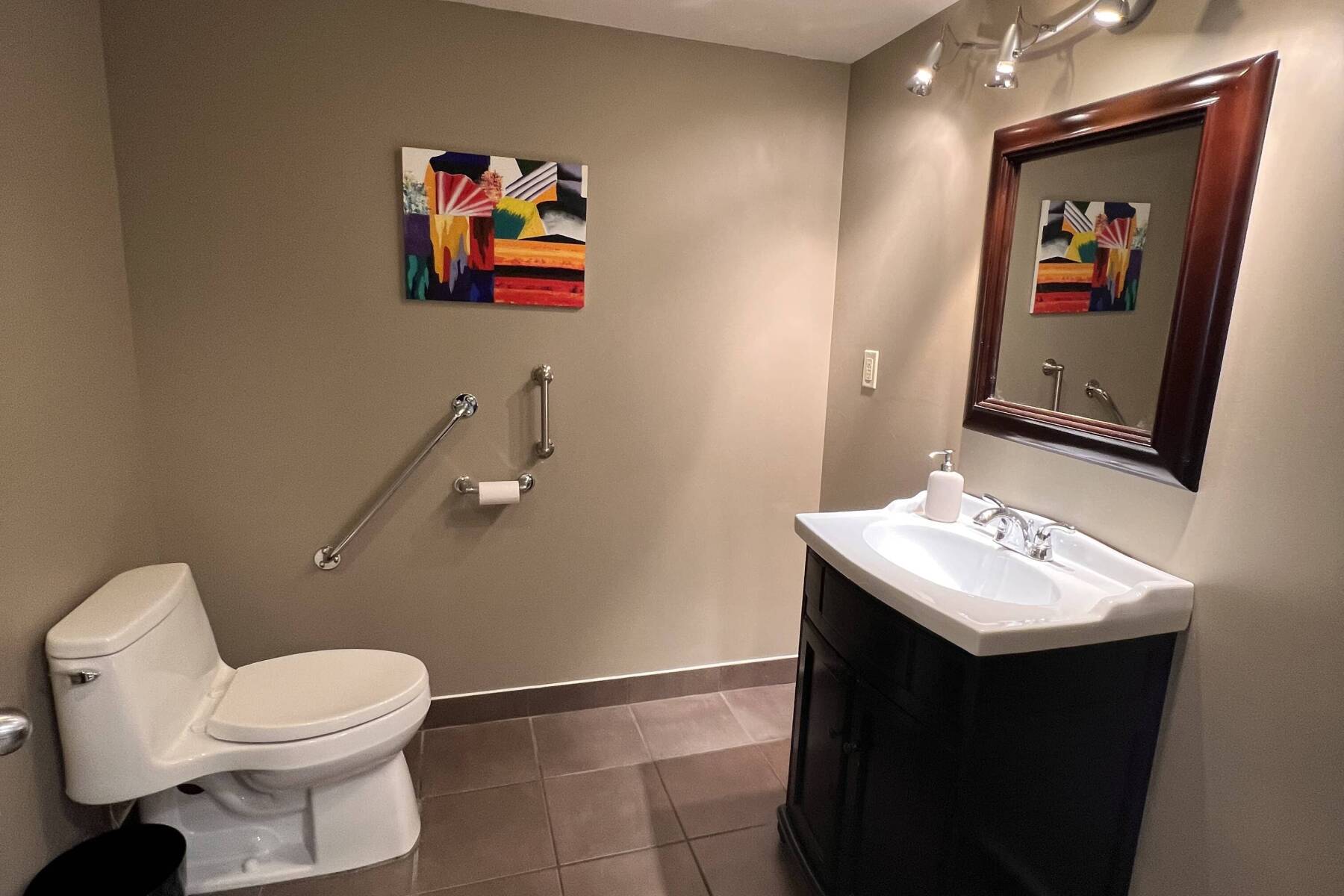 5-Bedroom North Van Home with Pool/Hot Tub, Beautiful Views