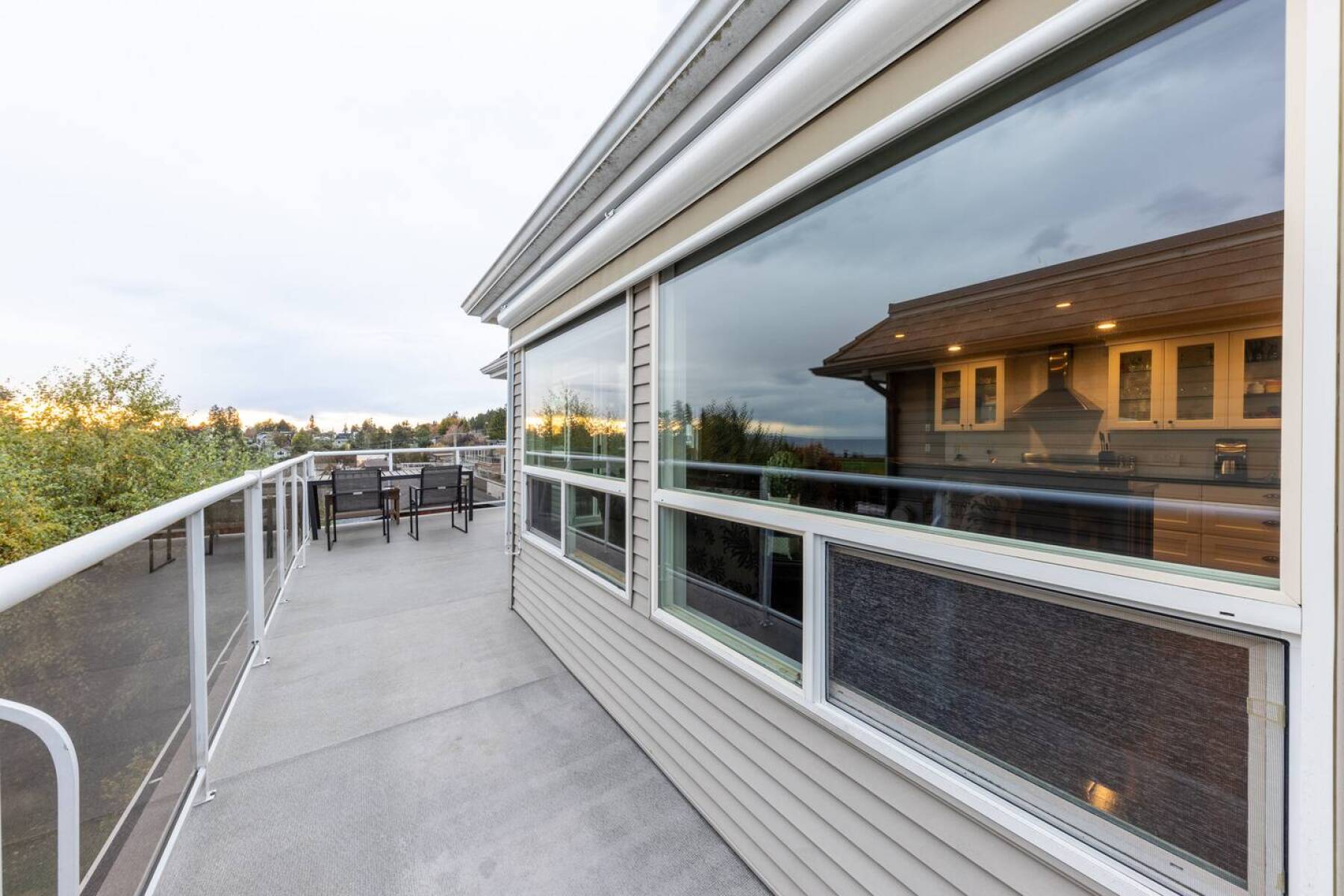 White Rock Beach House walking distance to beach