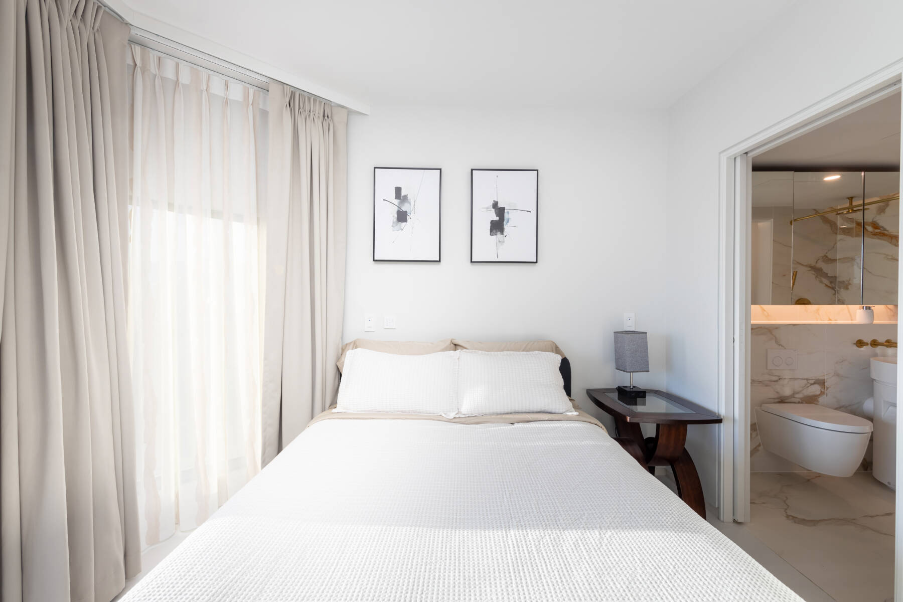 Modern 1BR w/ Views in Downtown