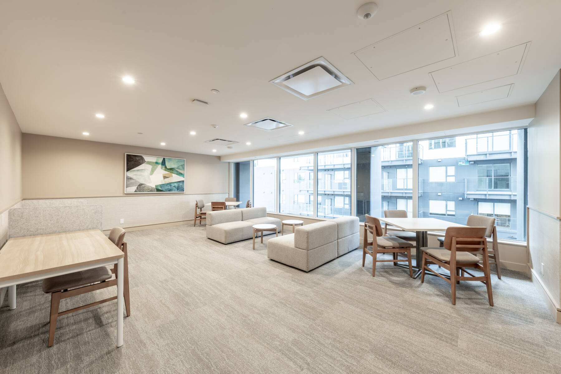 Relaxing Riverside 2BR Near Shops & Parks