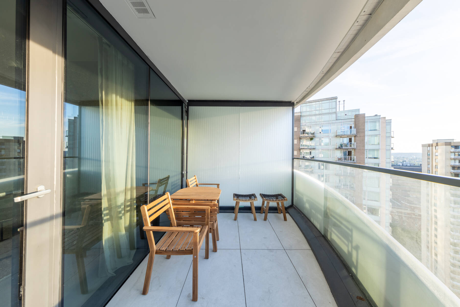 Modern 1BR w/ Views in Downtown