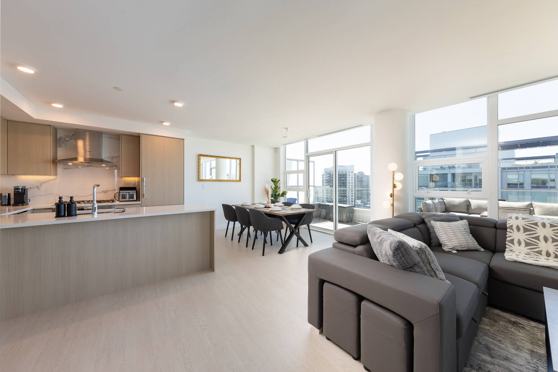 Luxury Penthouse 3 Bedroom | Pool Hot Tub Gym