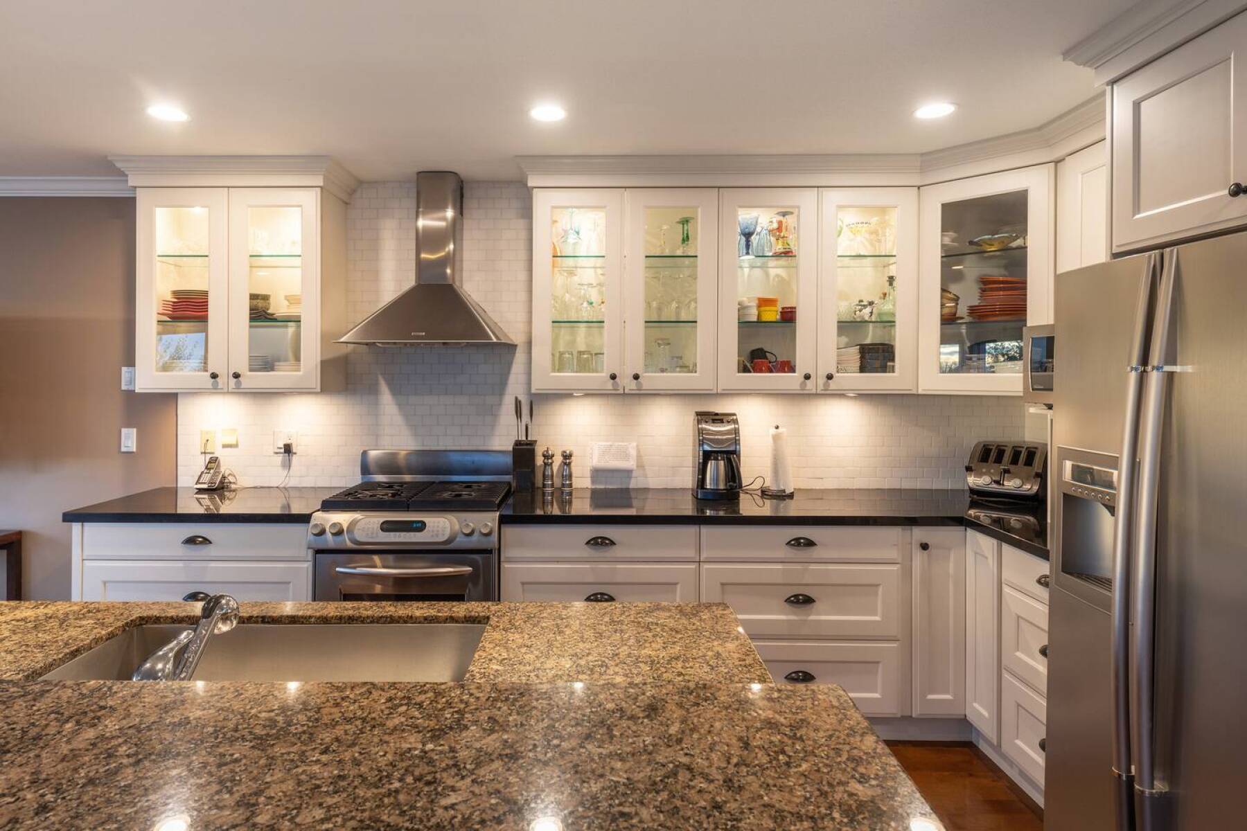 White Rock Beach House walking distance to beach