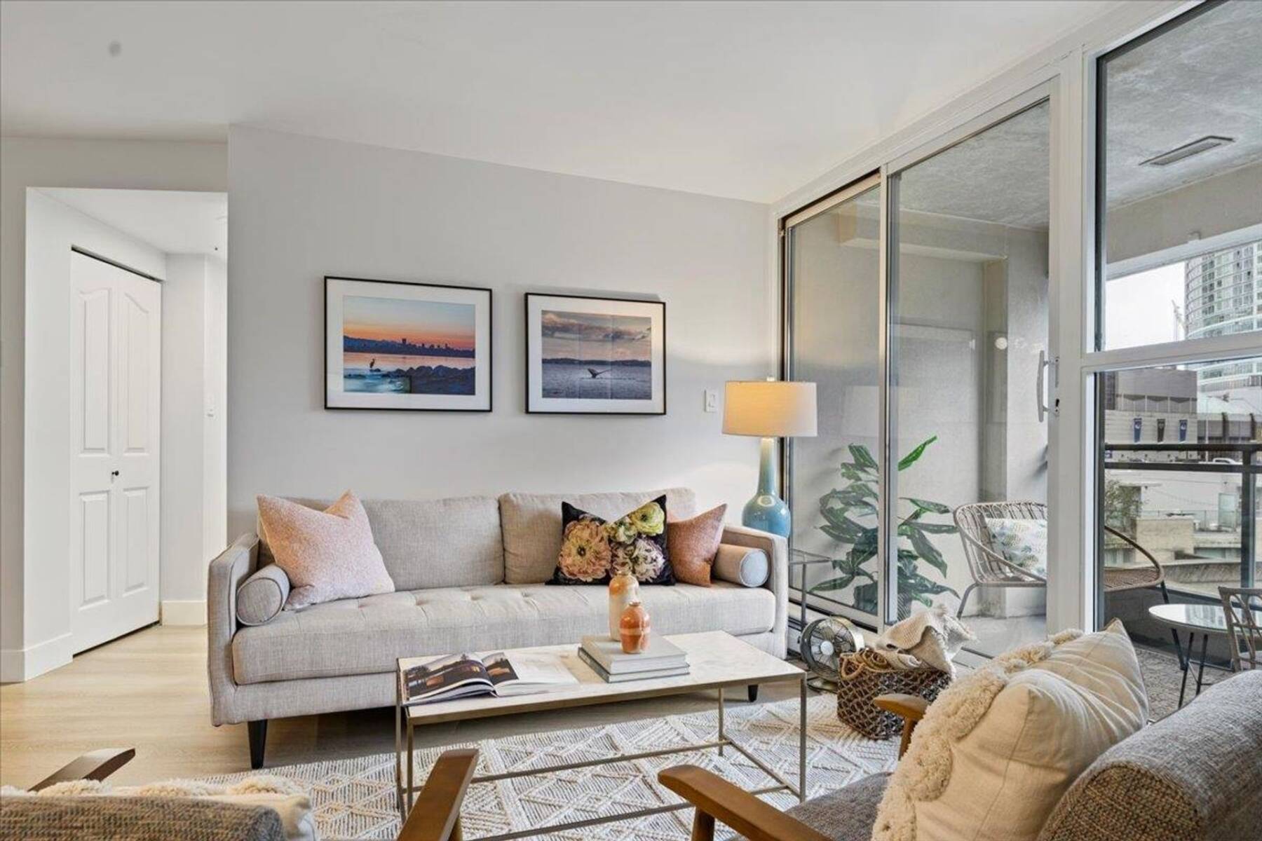 Stylish, 2 Bed, 2 Bath Executive Suite in Great Location